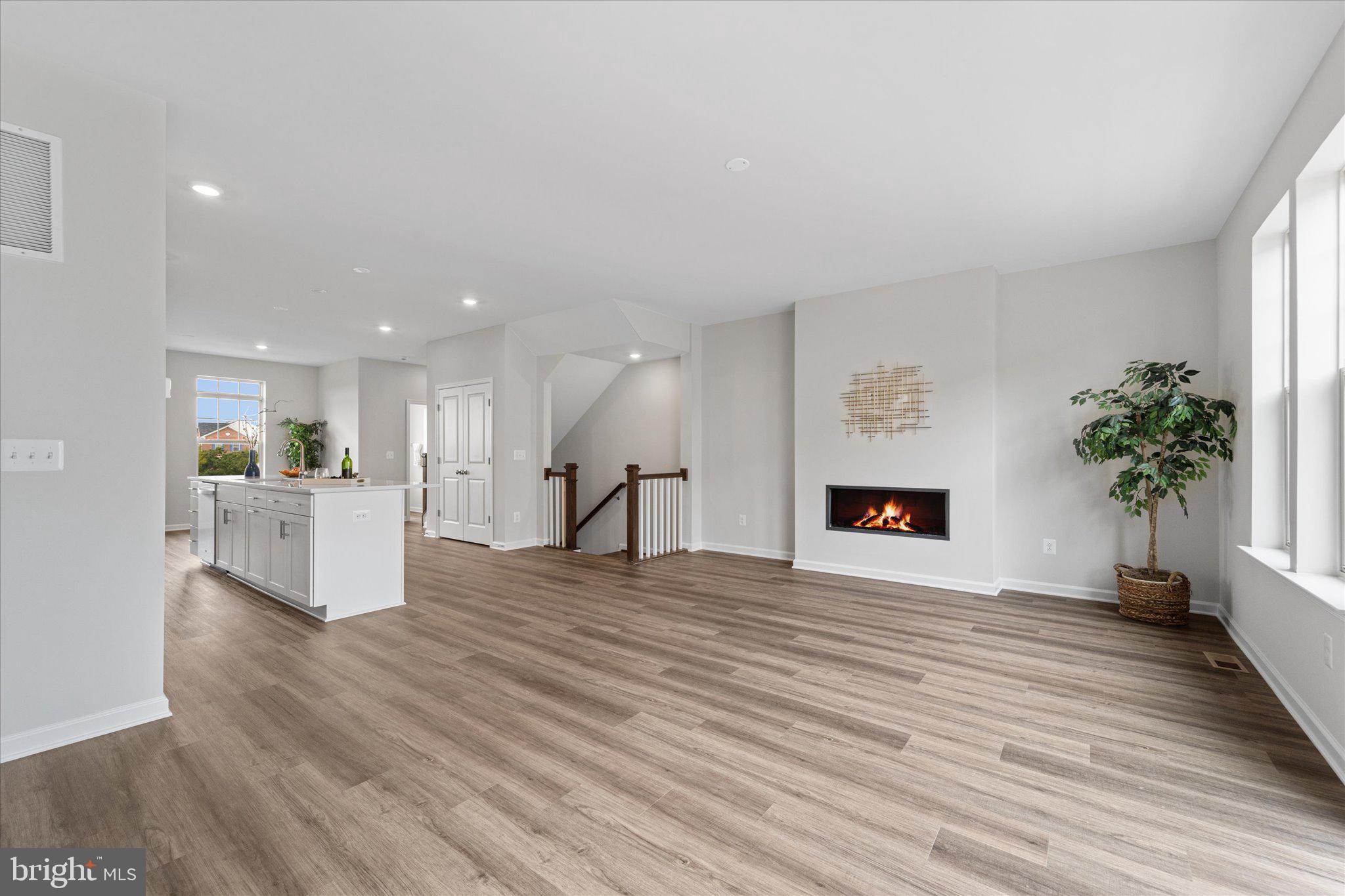 705 SAWBACK SQUARE NE