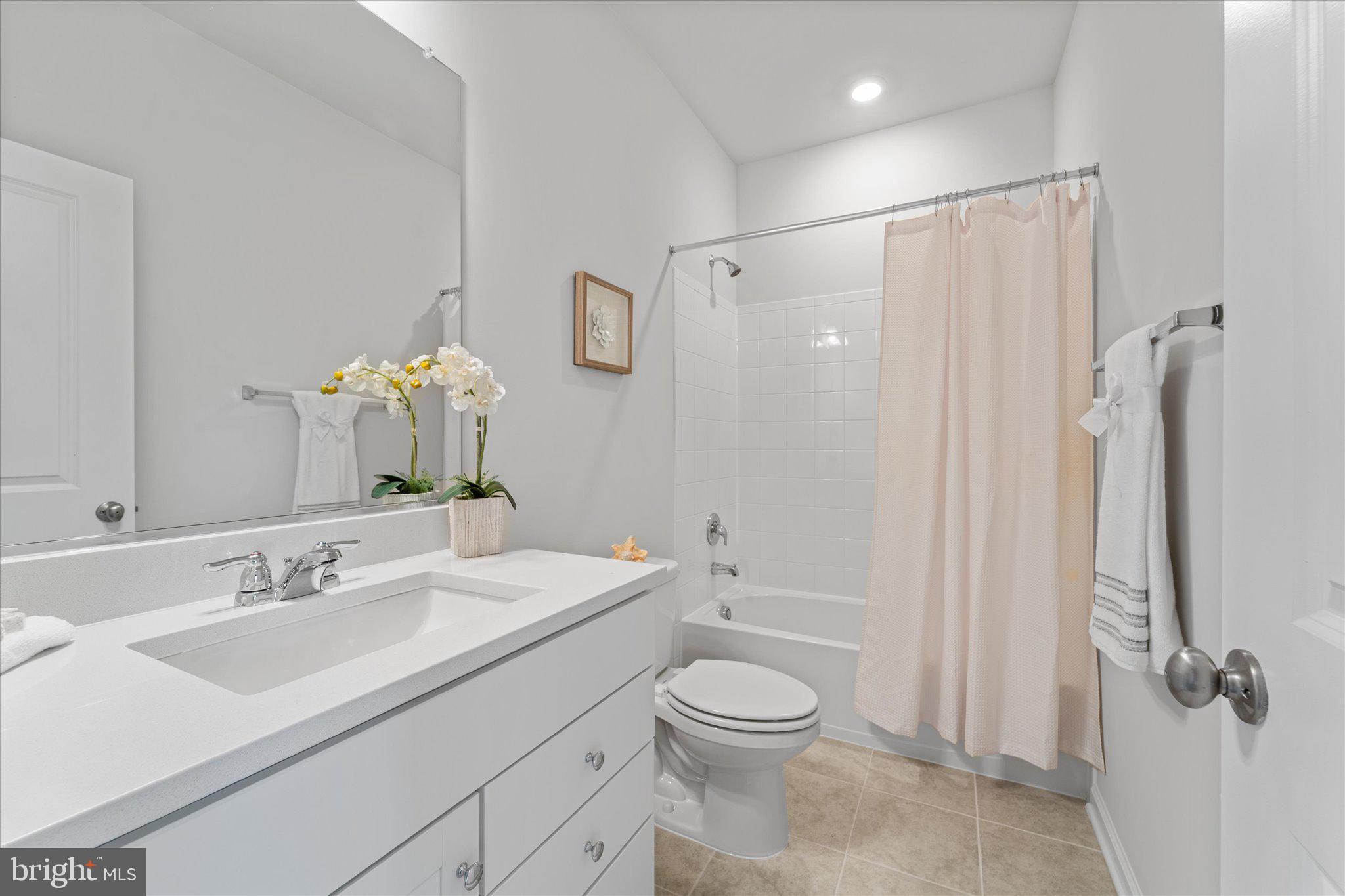 705 SAWBACK SQUARE NE