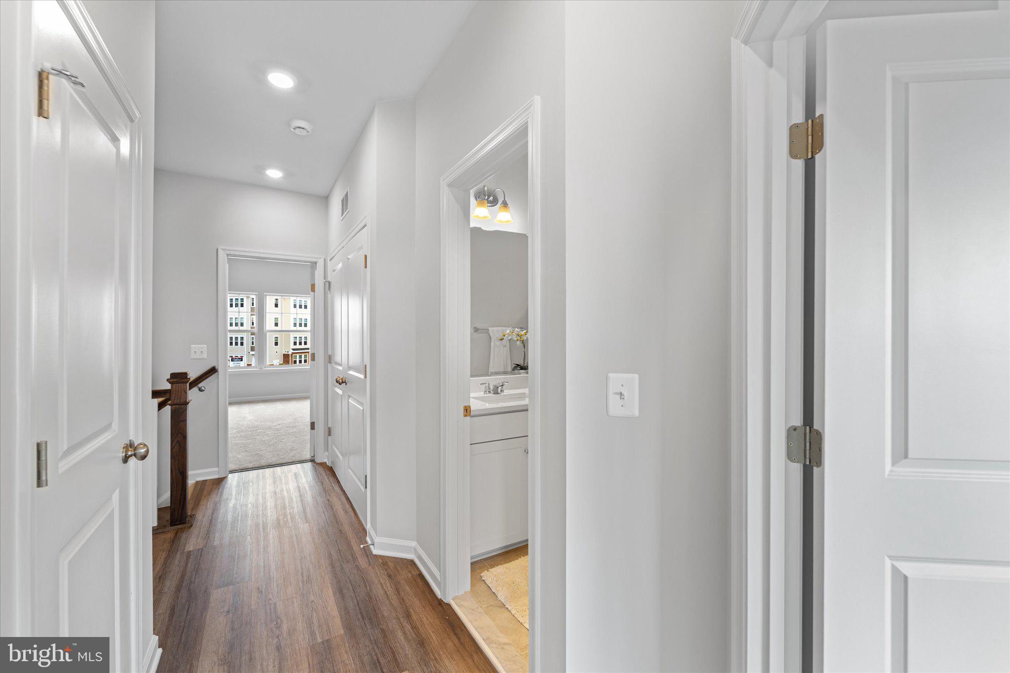 705 SAWBACK SQUARE NE