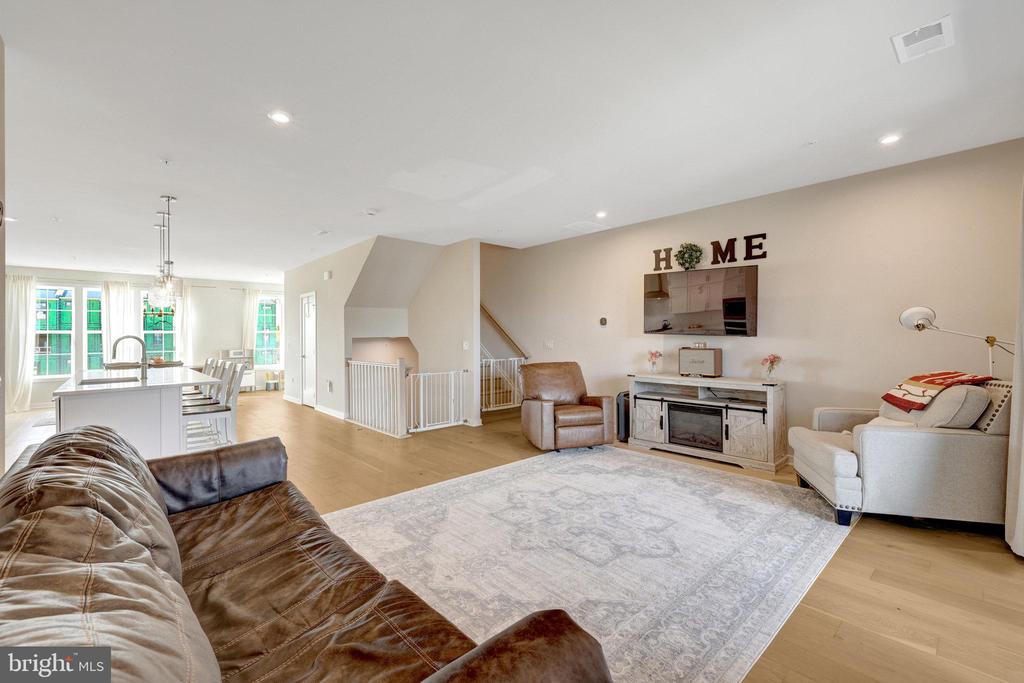 22088 MIDMOORE DRIVE