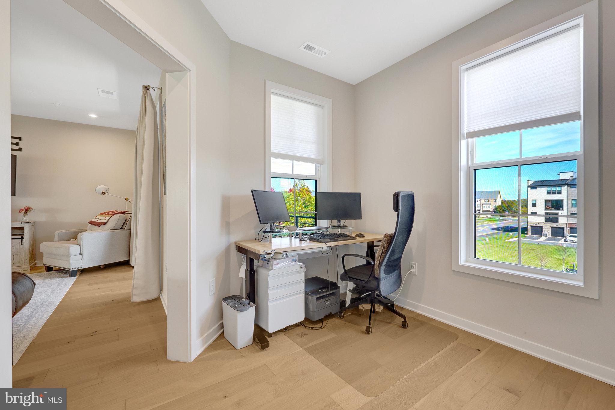 22088 MIDMOORE DRIVE