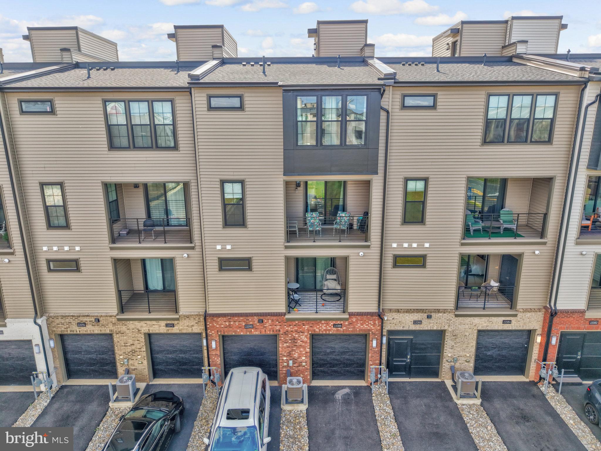 22088 MIDMOORE DRIVE