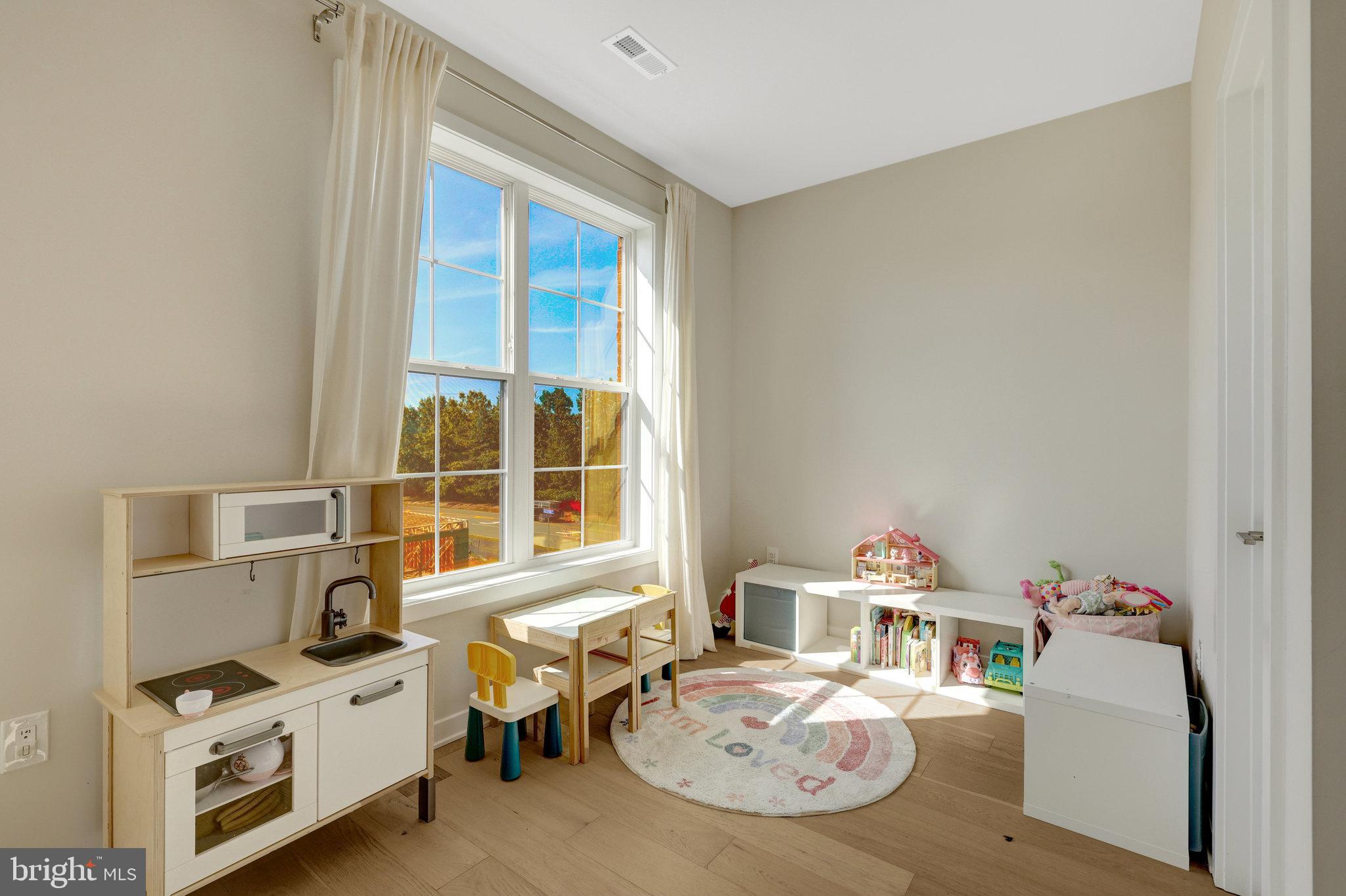 22088 MIDMOORE DRIVE