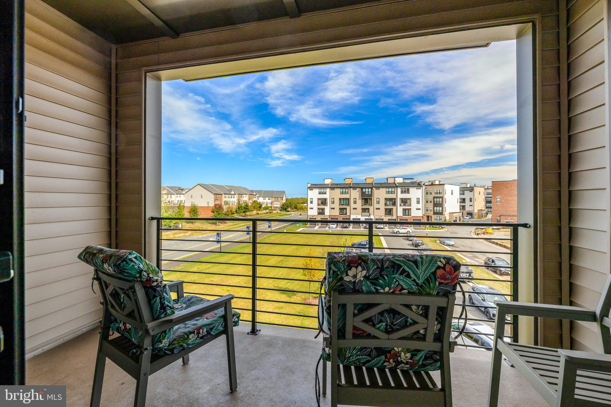 22088 MIDMOORE DRIVE