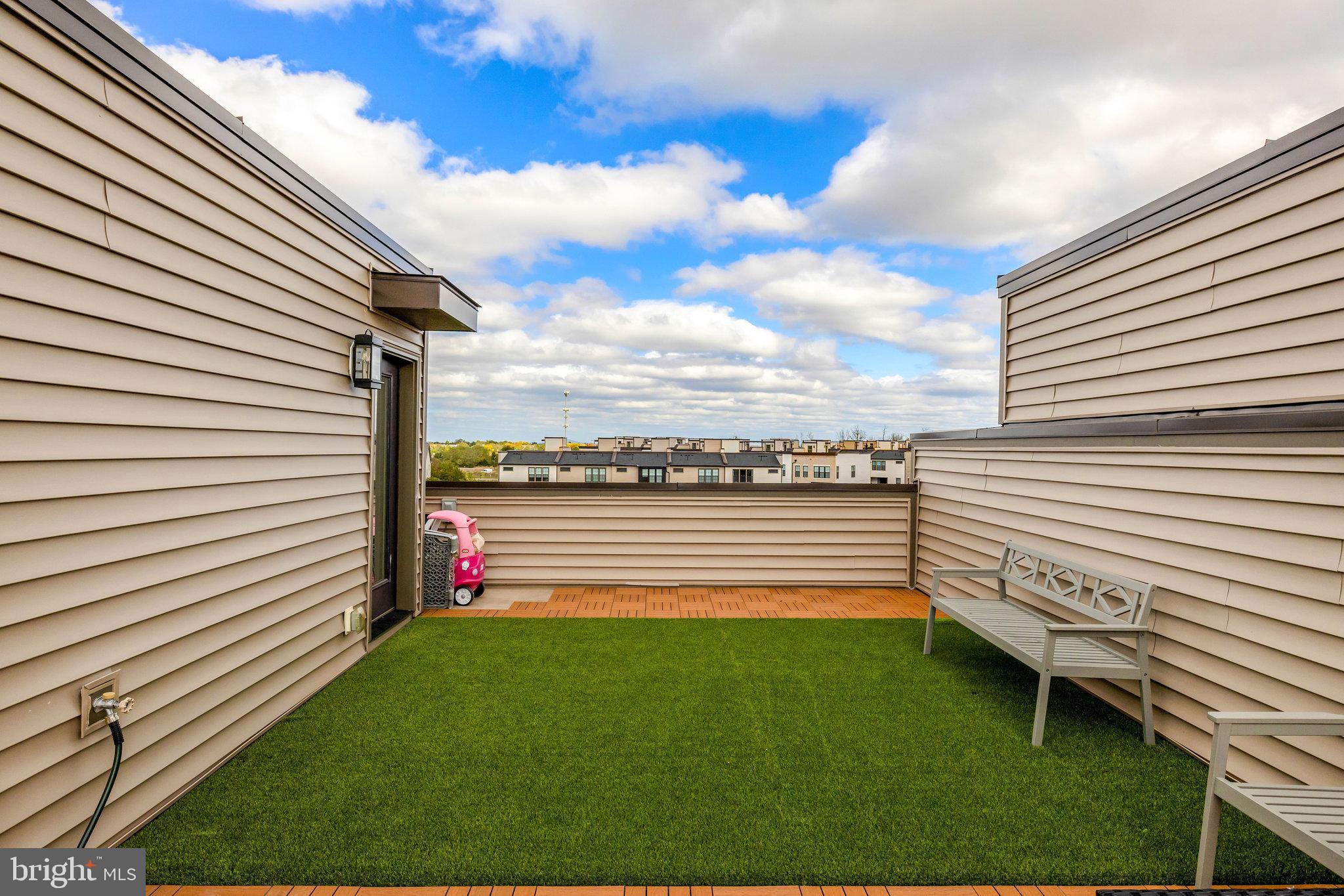 22088 MIDMOORE DRIVE