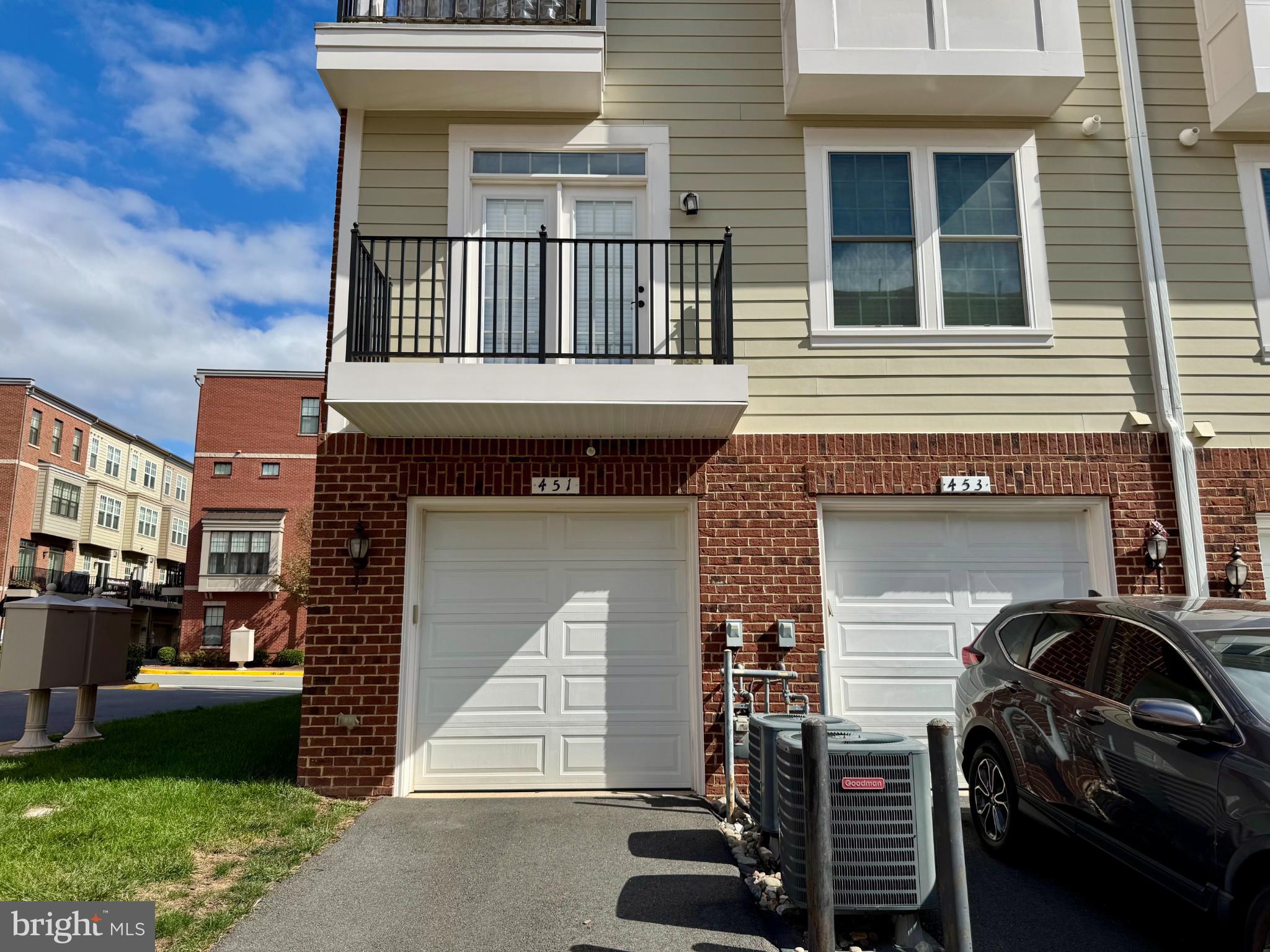 451 KORNBLAU TERRACE SE