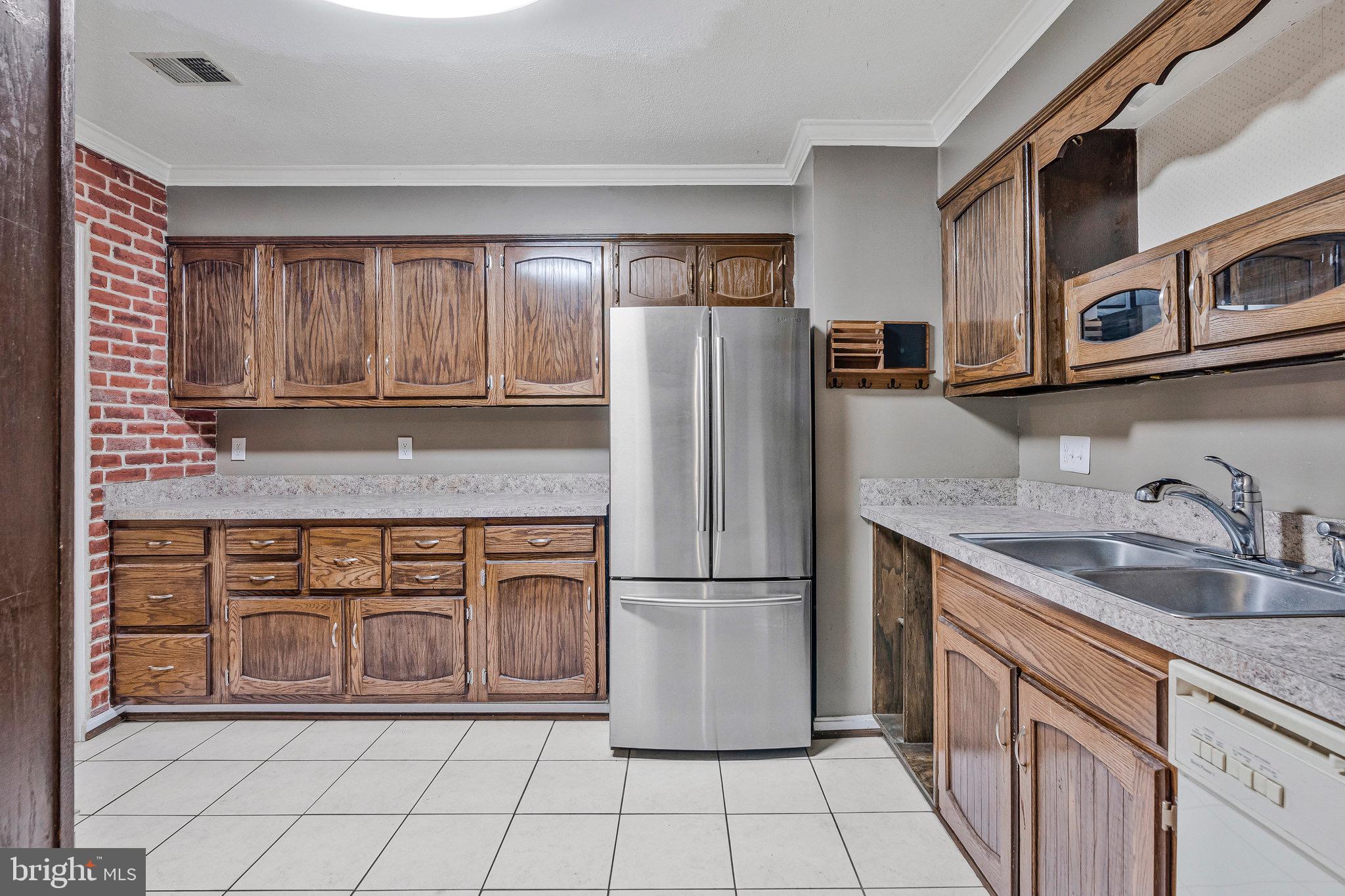 202 N FIR COURT
