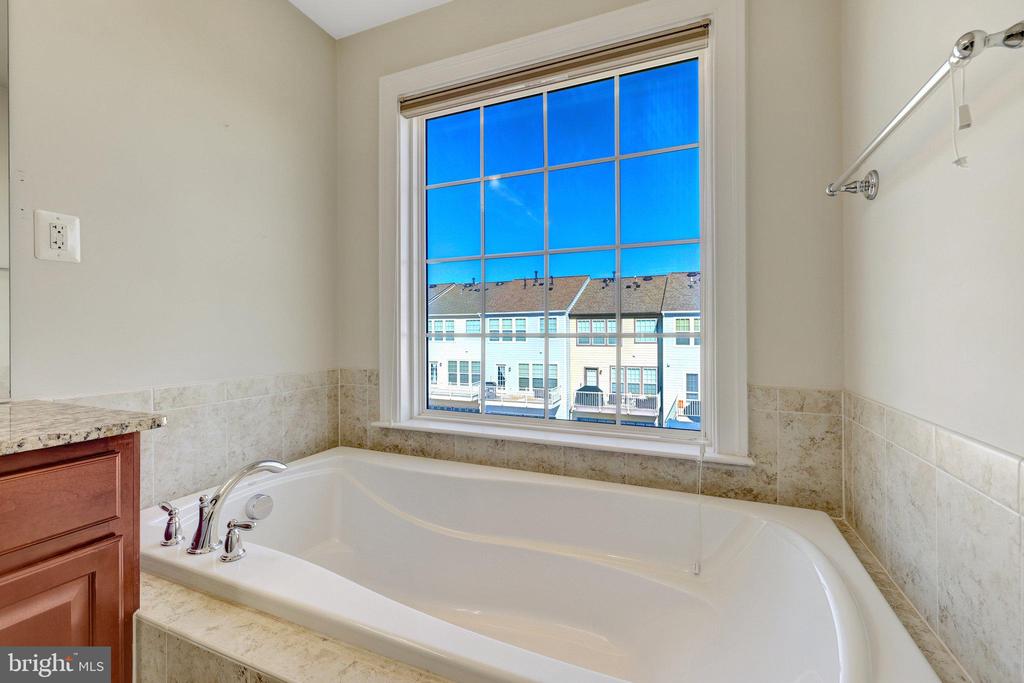 348 PINK AZALEA TERRACE SE