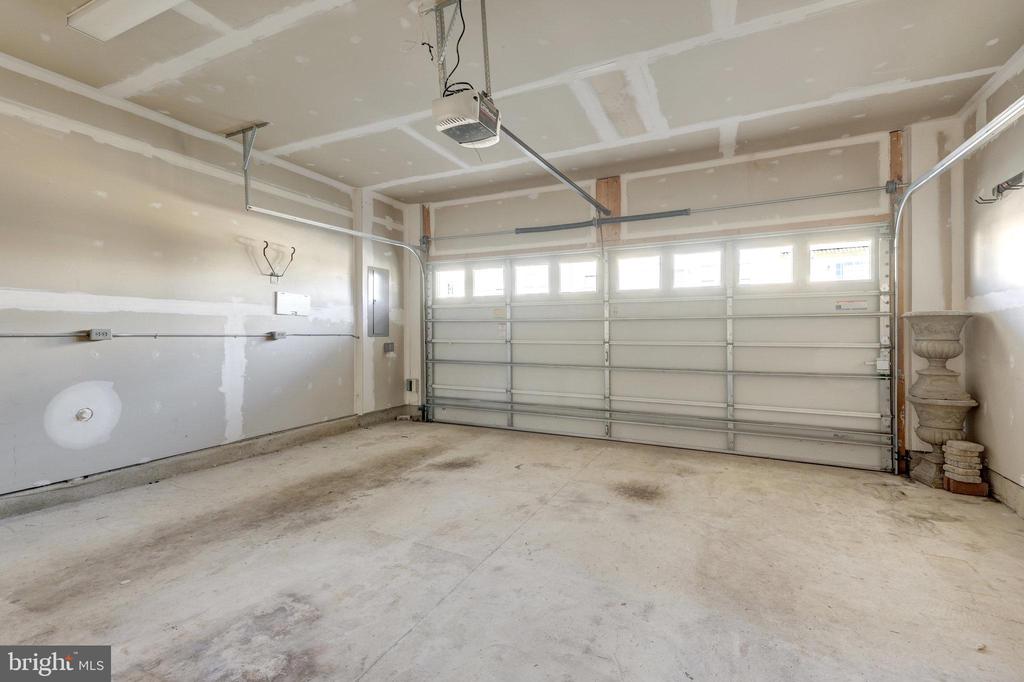 348 PINK AZALEA TERRACE SE