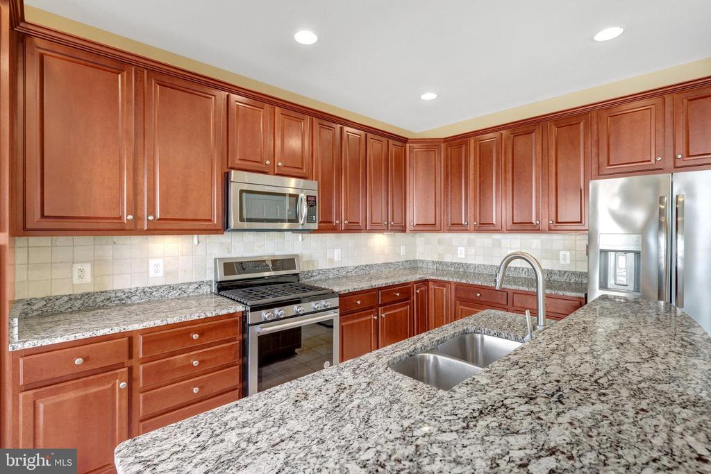 348 PINK AZALEA TERRACE SE