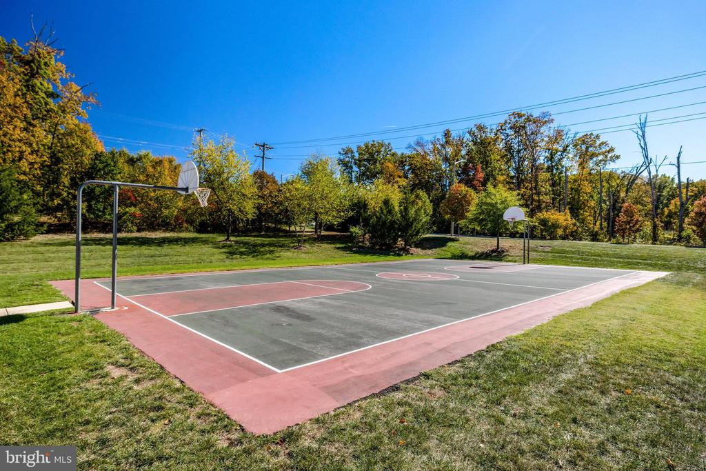 348 PINK AZALEA TERRACE SE