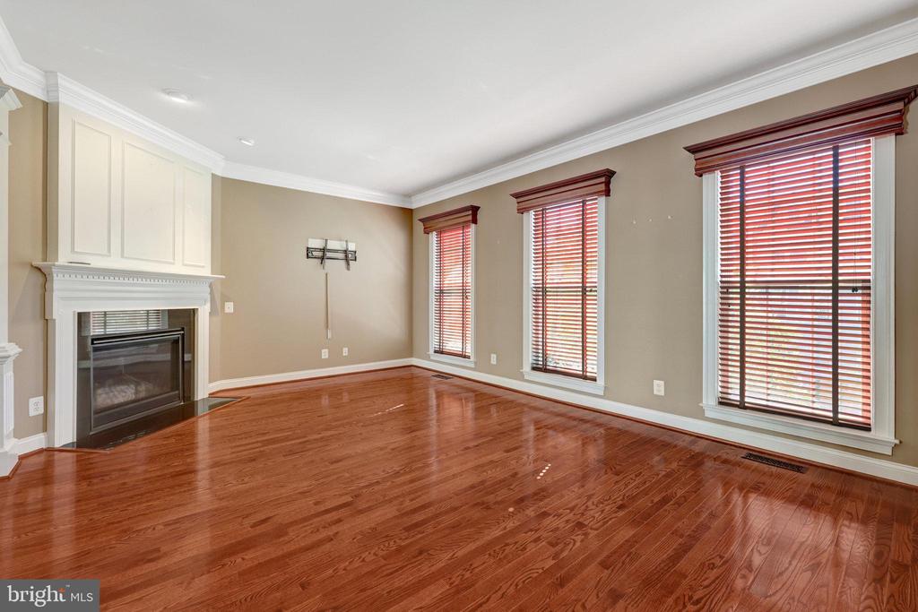 348 PINK AZALEA TERRACE SE