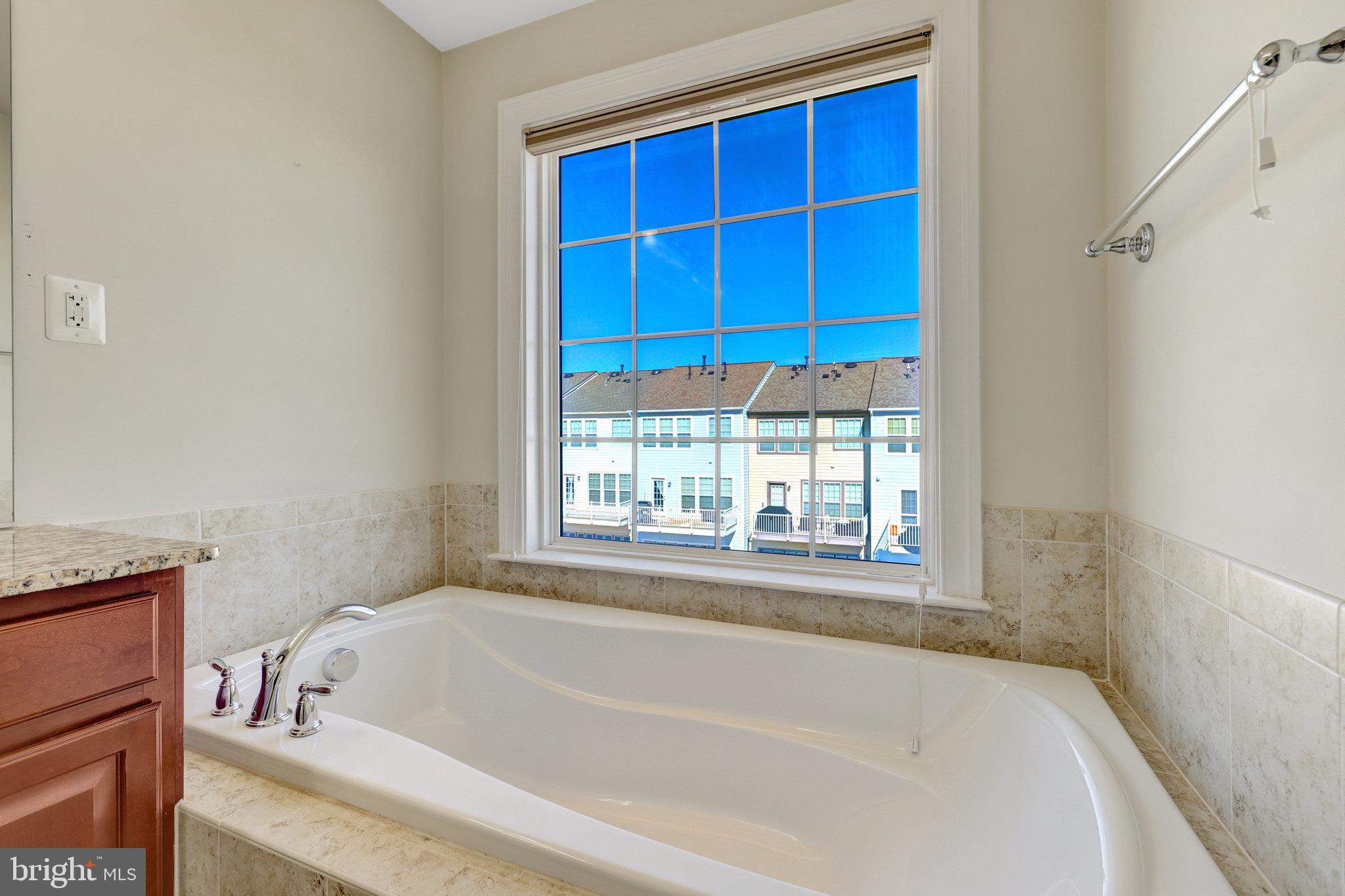 348 PINK AZALEA TERRACE SE