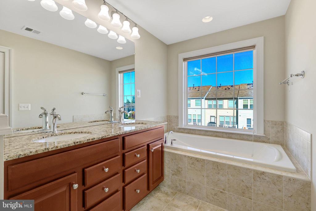 348 PINK AZALEA TERRACE SE
