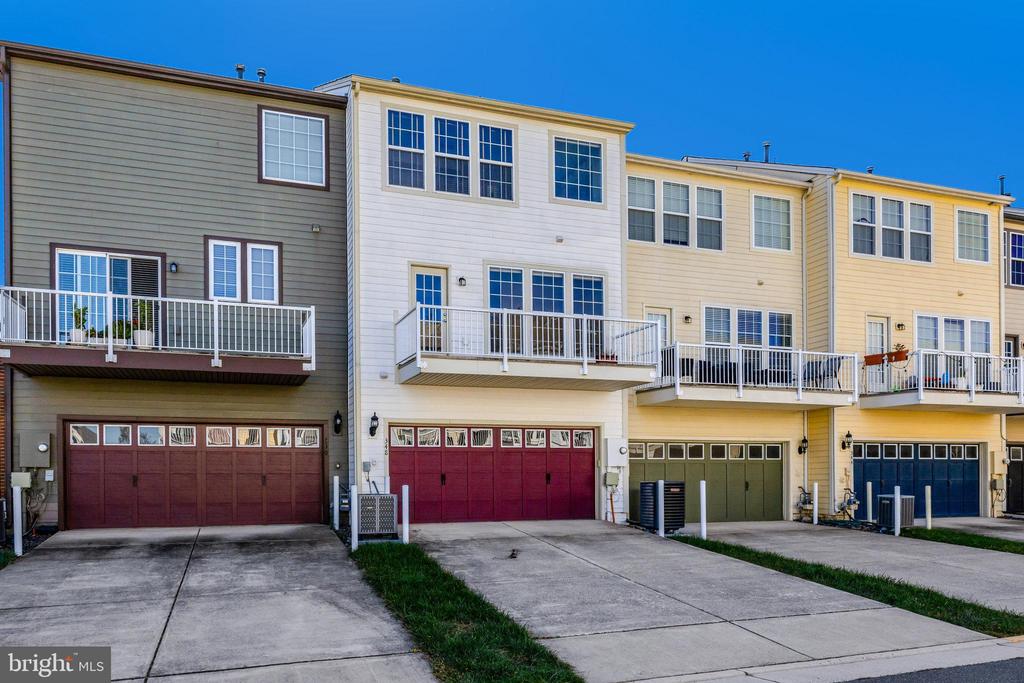 348 PINK AZALEA TERRACE SE