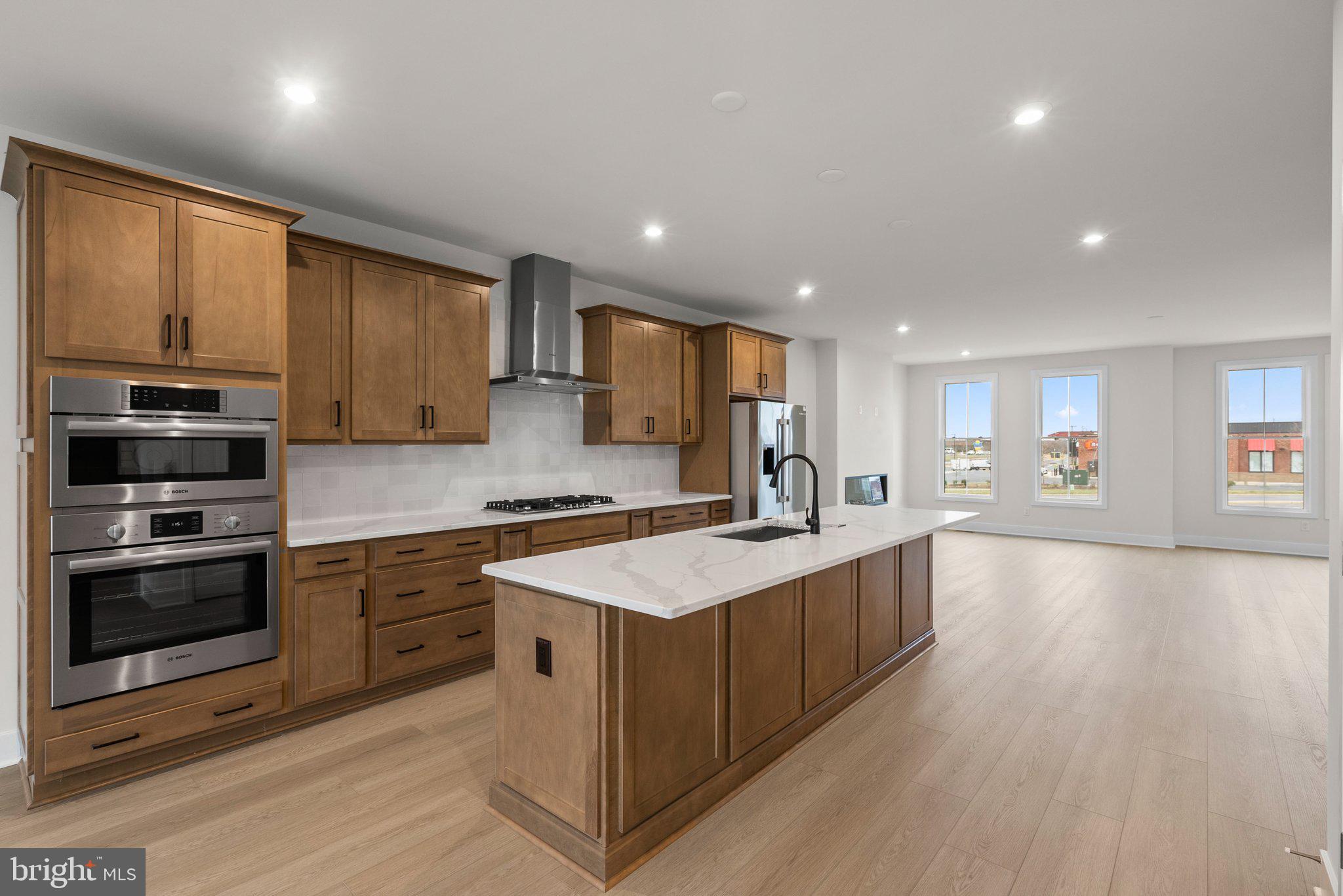 44480 LOWESTOFT SQUARE