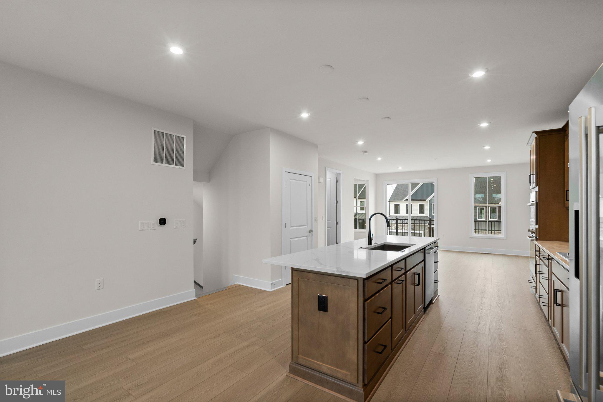 44480 LOWESTOFT SQUARE