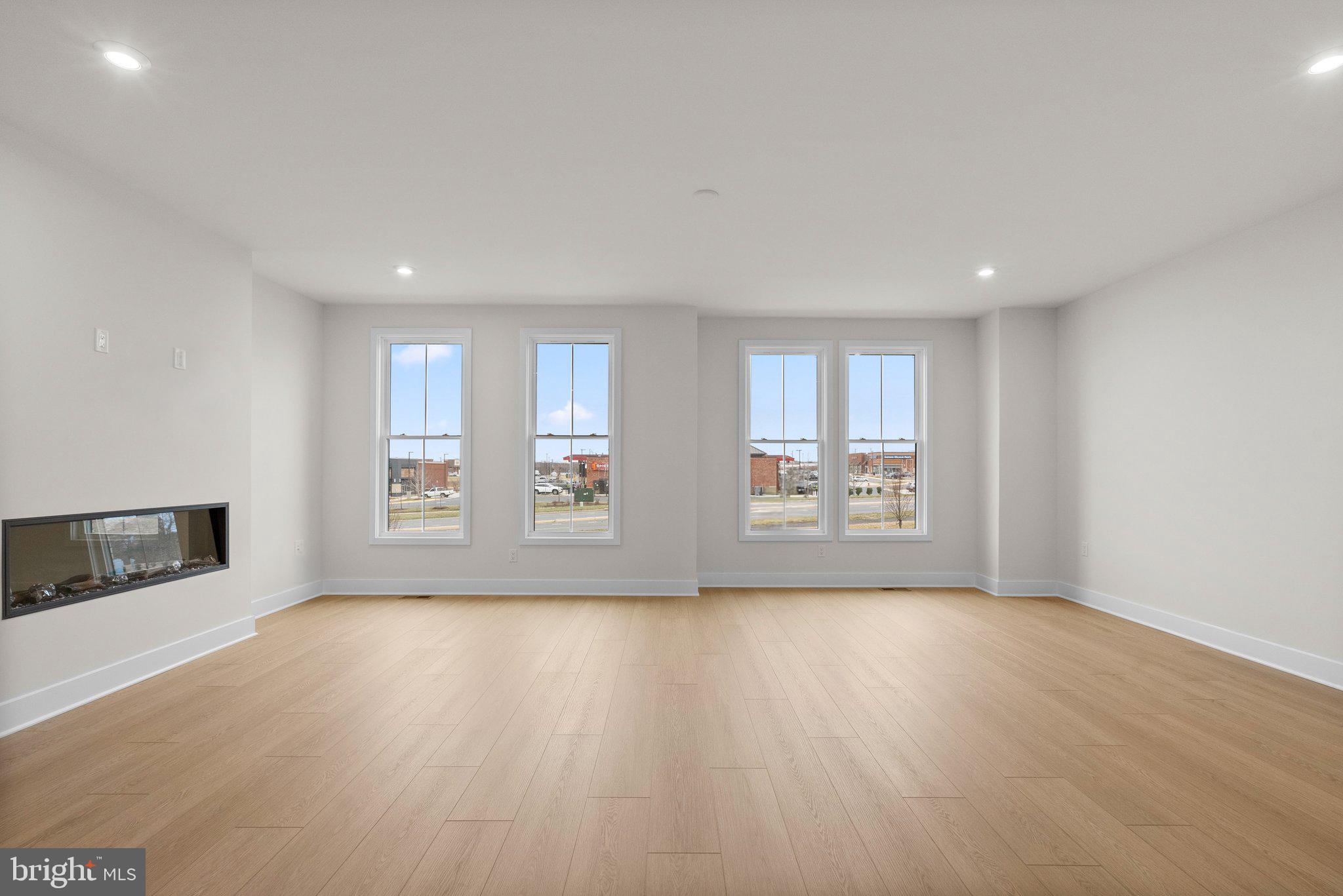 44480 LOWESTOFT SQUARE