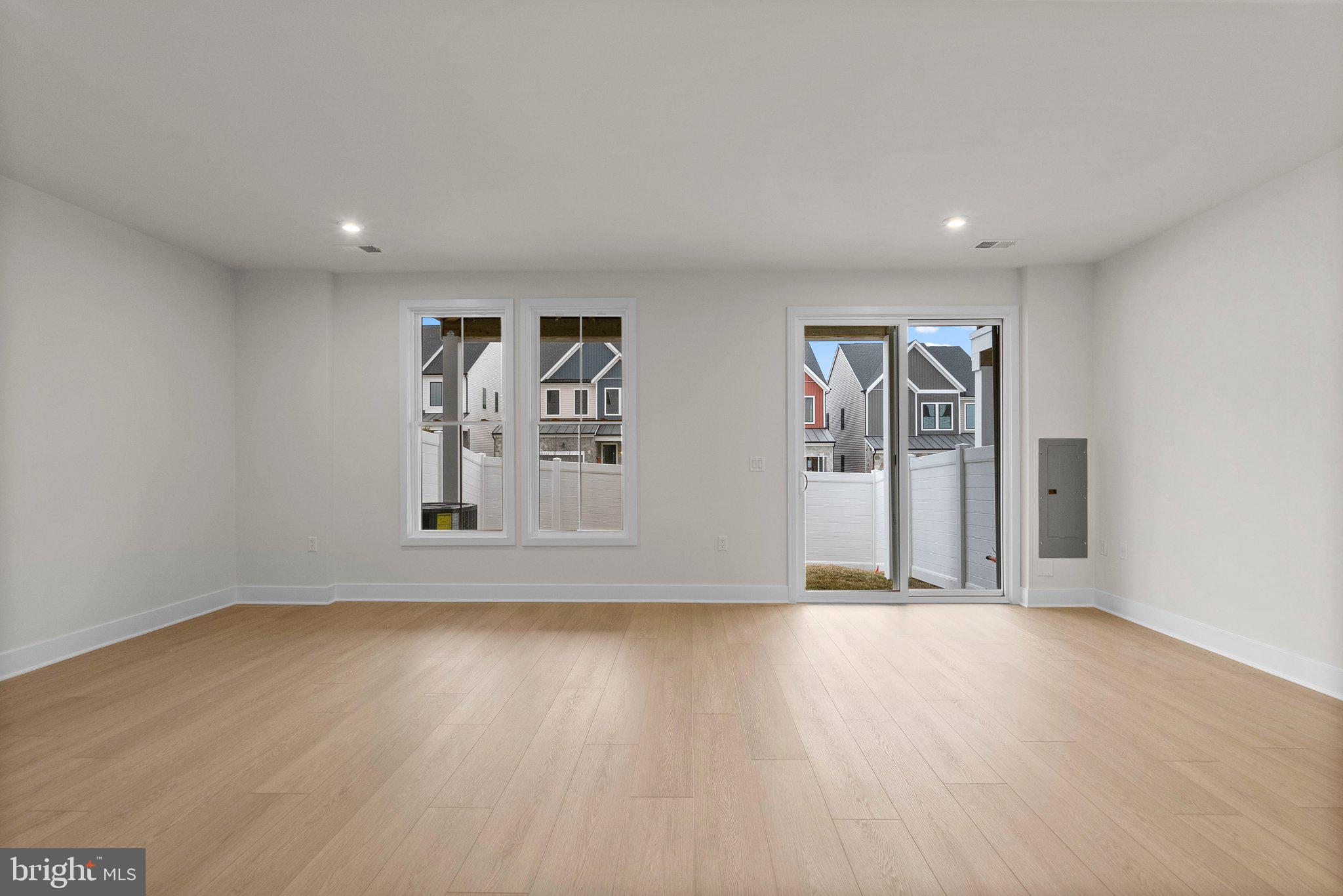 44480 LOWESTOFT SQUARE