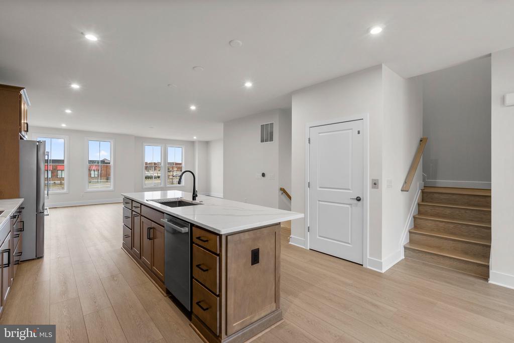 44480 LOWESTOFT SQUARE