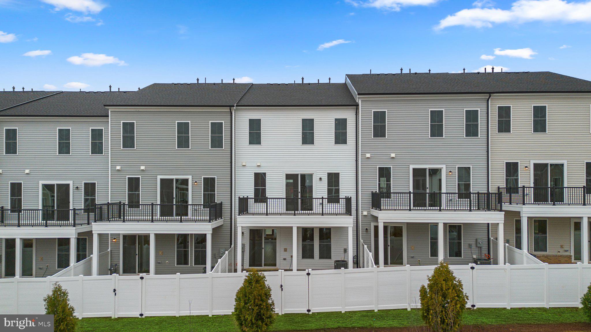 44480 LOWESTOFT SQUARE