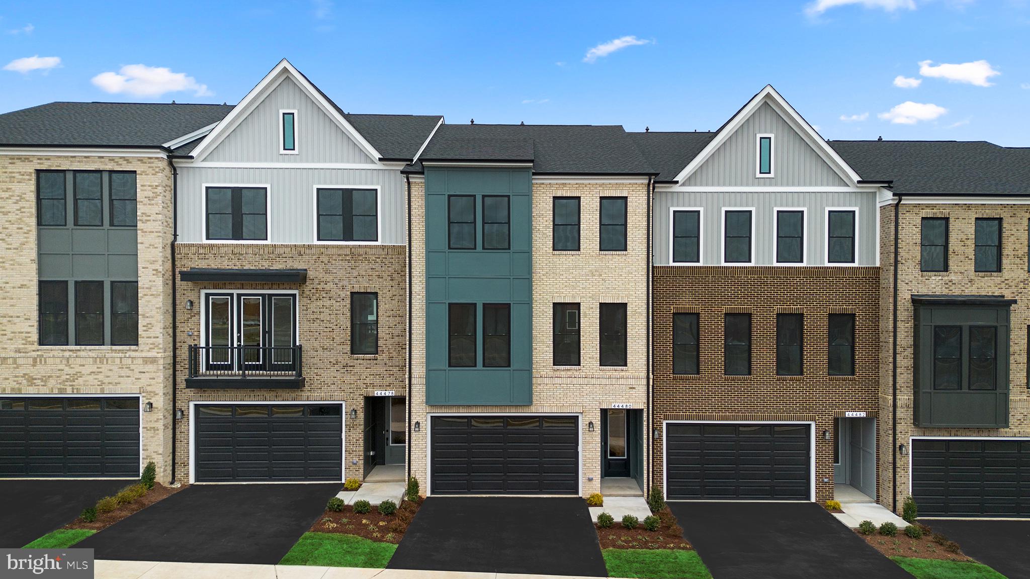 44480 LOWESTOFT SQUARE