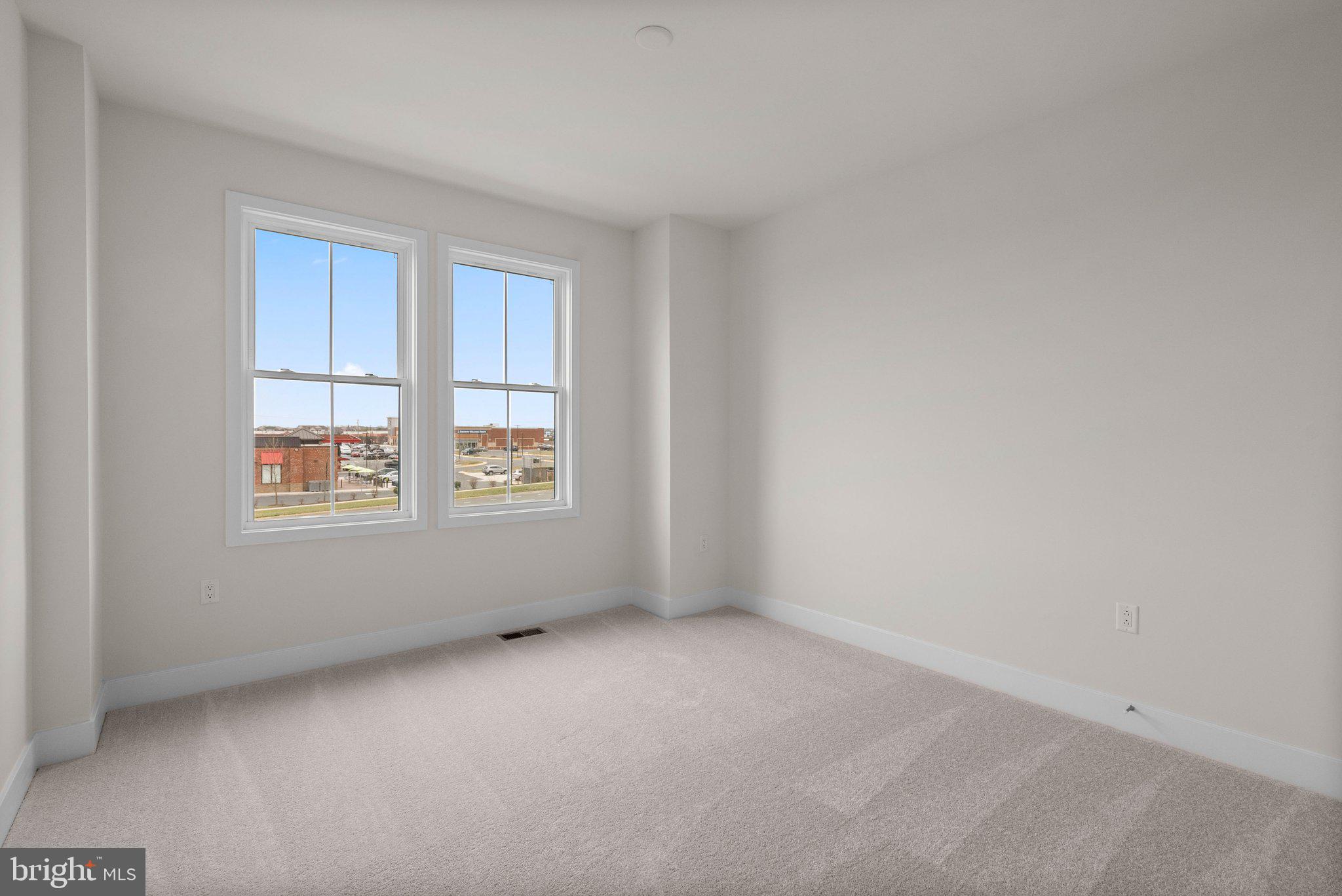 44480 LOWESTOFT SQUARE