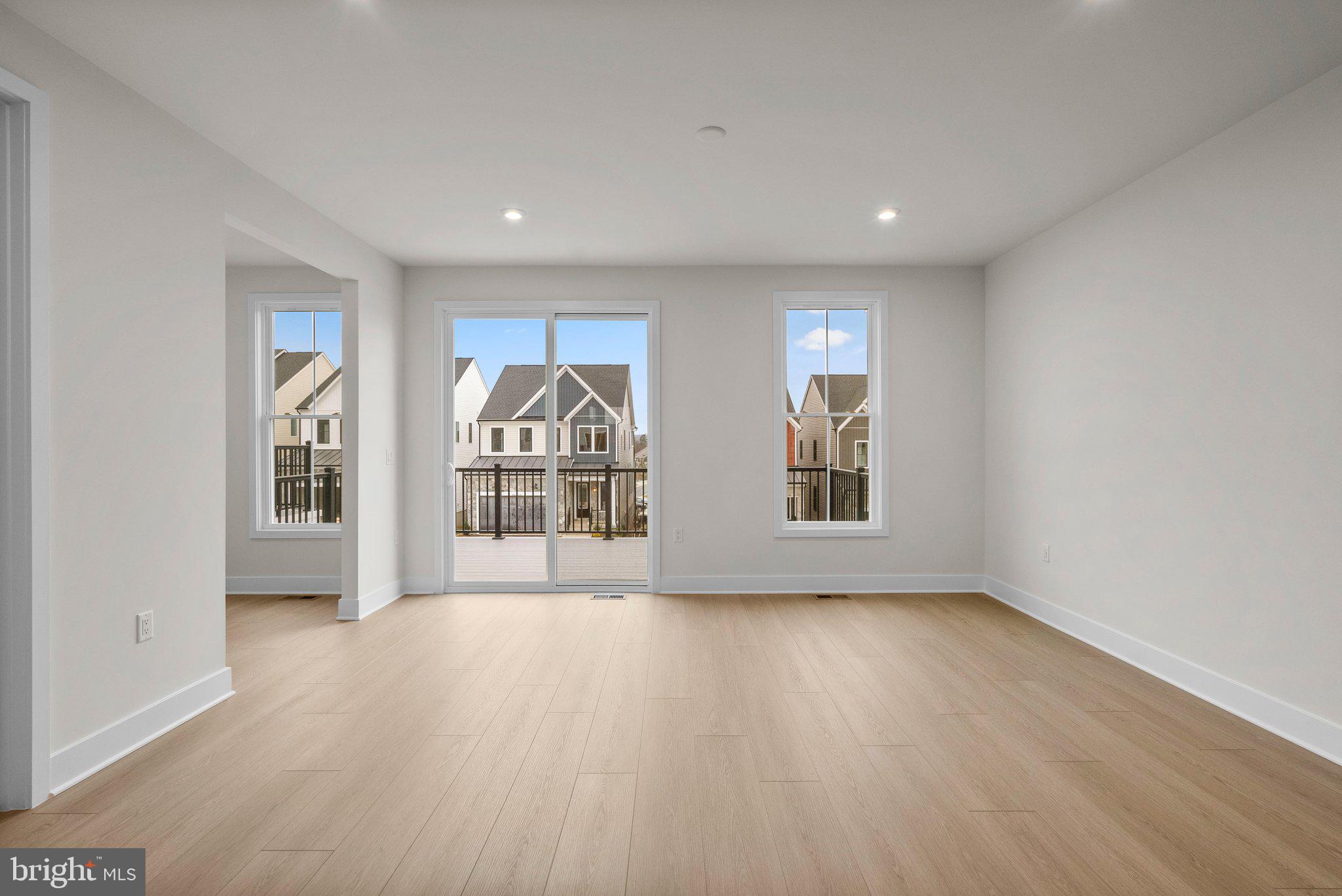 44480 LOWESTOFT SQUARE