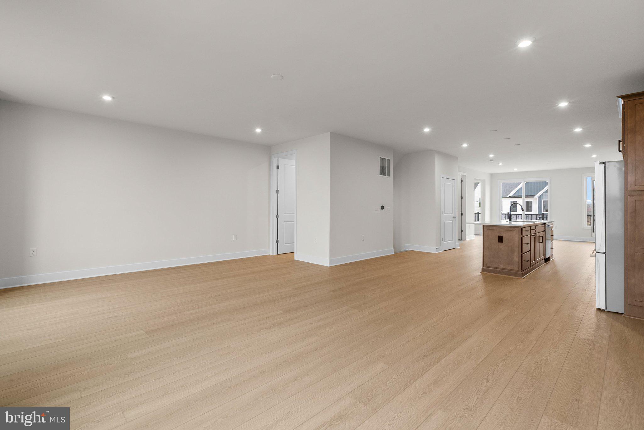 44480 LOWESTOFT SQUARE