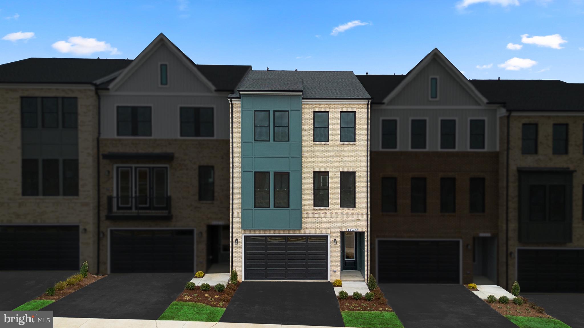 44480 LOWESTOFT SQUARE