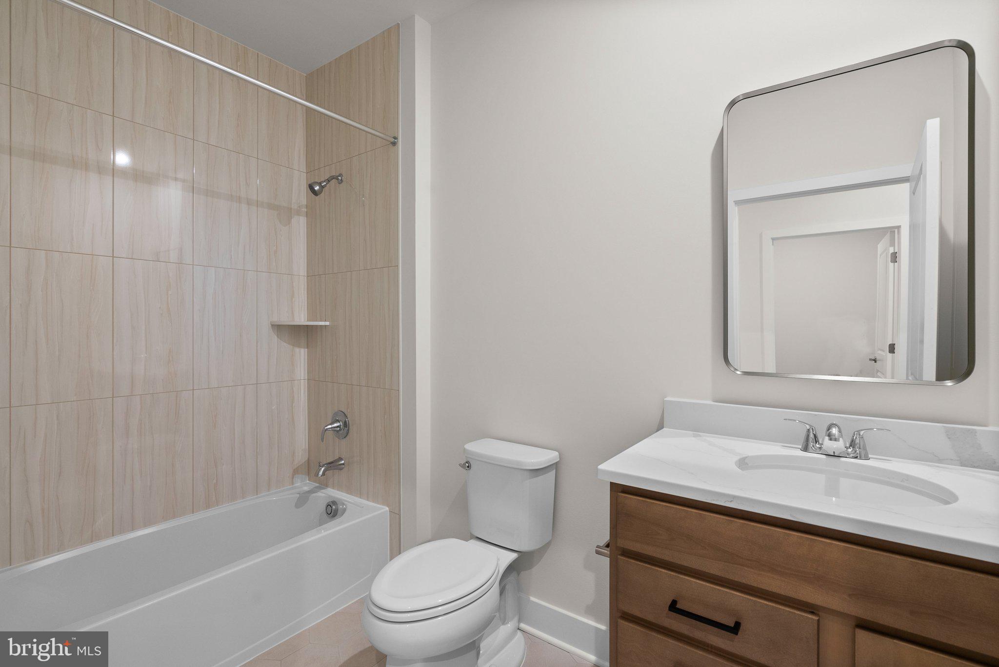 44480 LOWESTOFT SQUARE