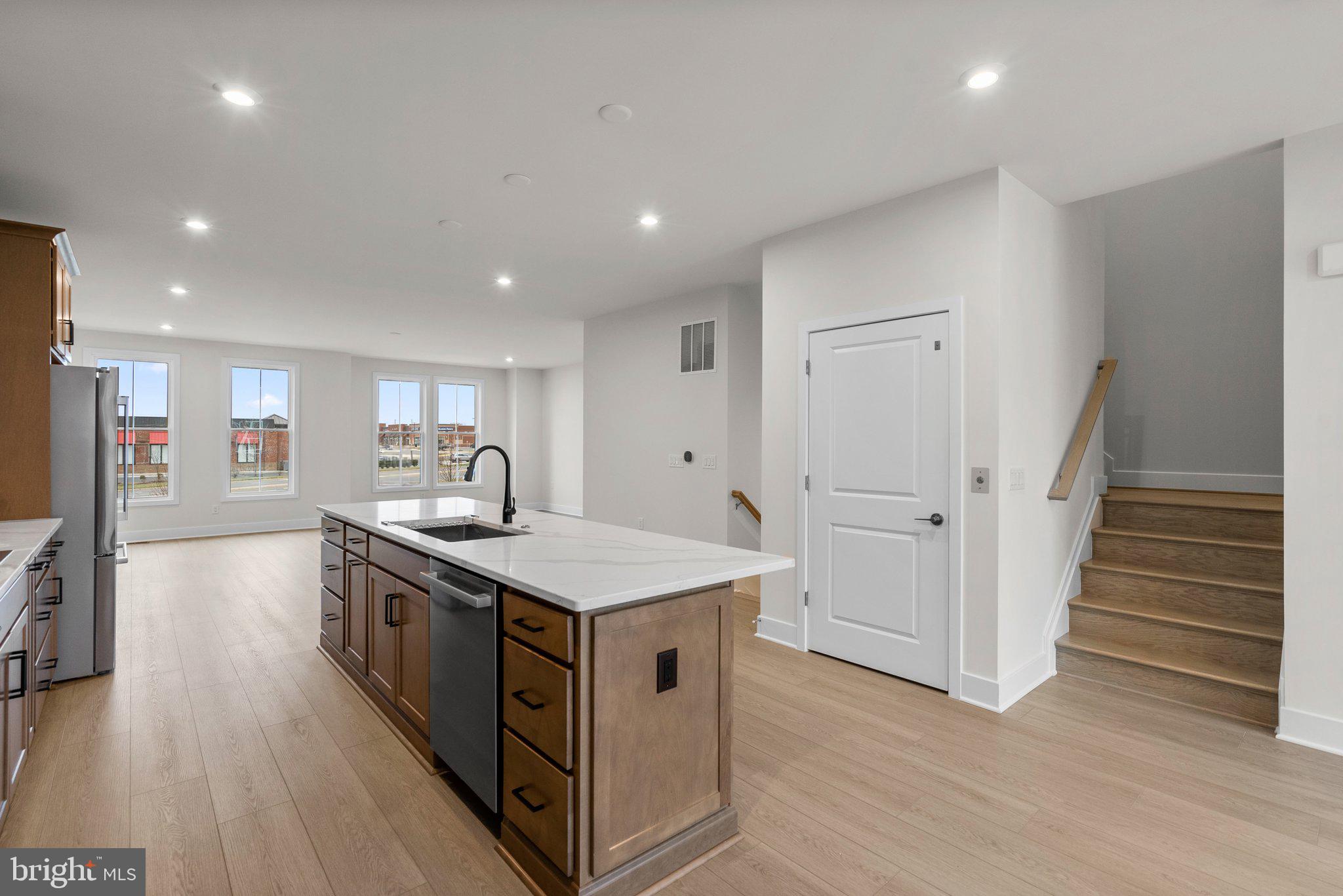 44480 LOWESTOFT SQUARE