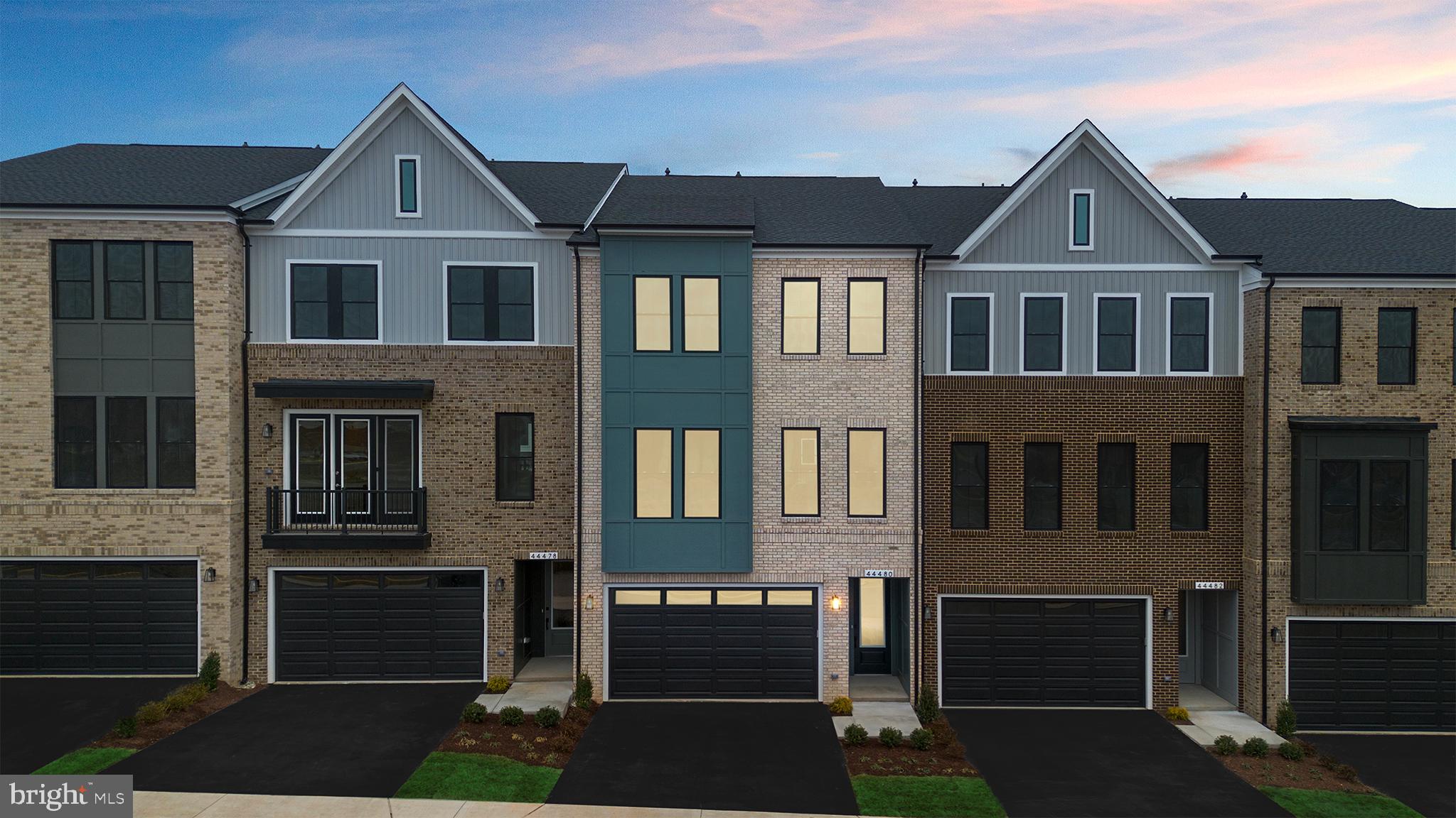 44480 LOWESTOFT SQUARE