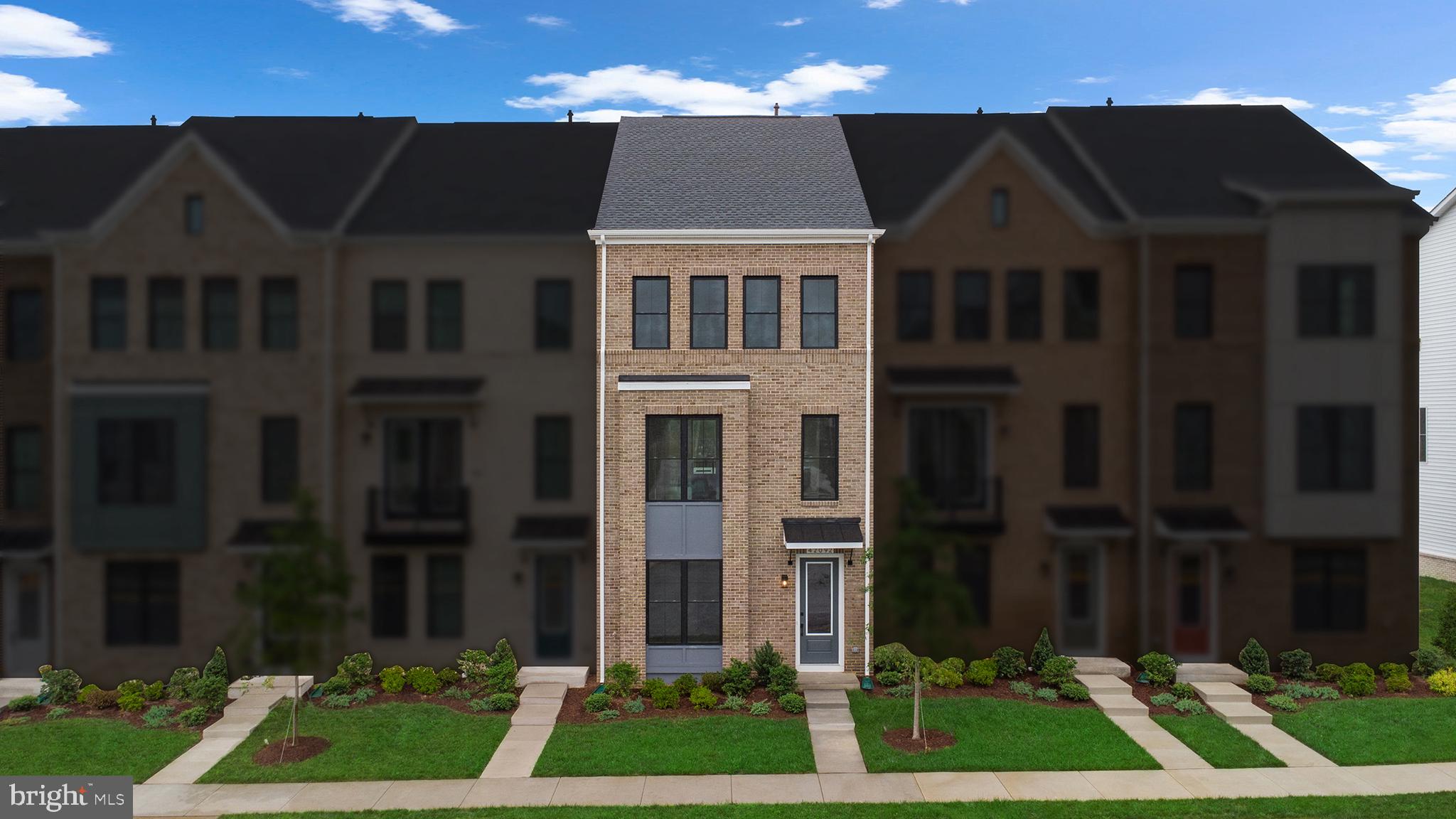 42092 PICASSO SQUARE