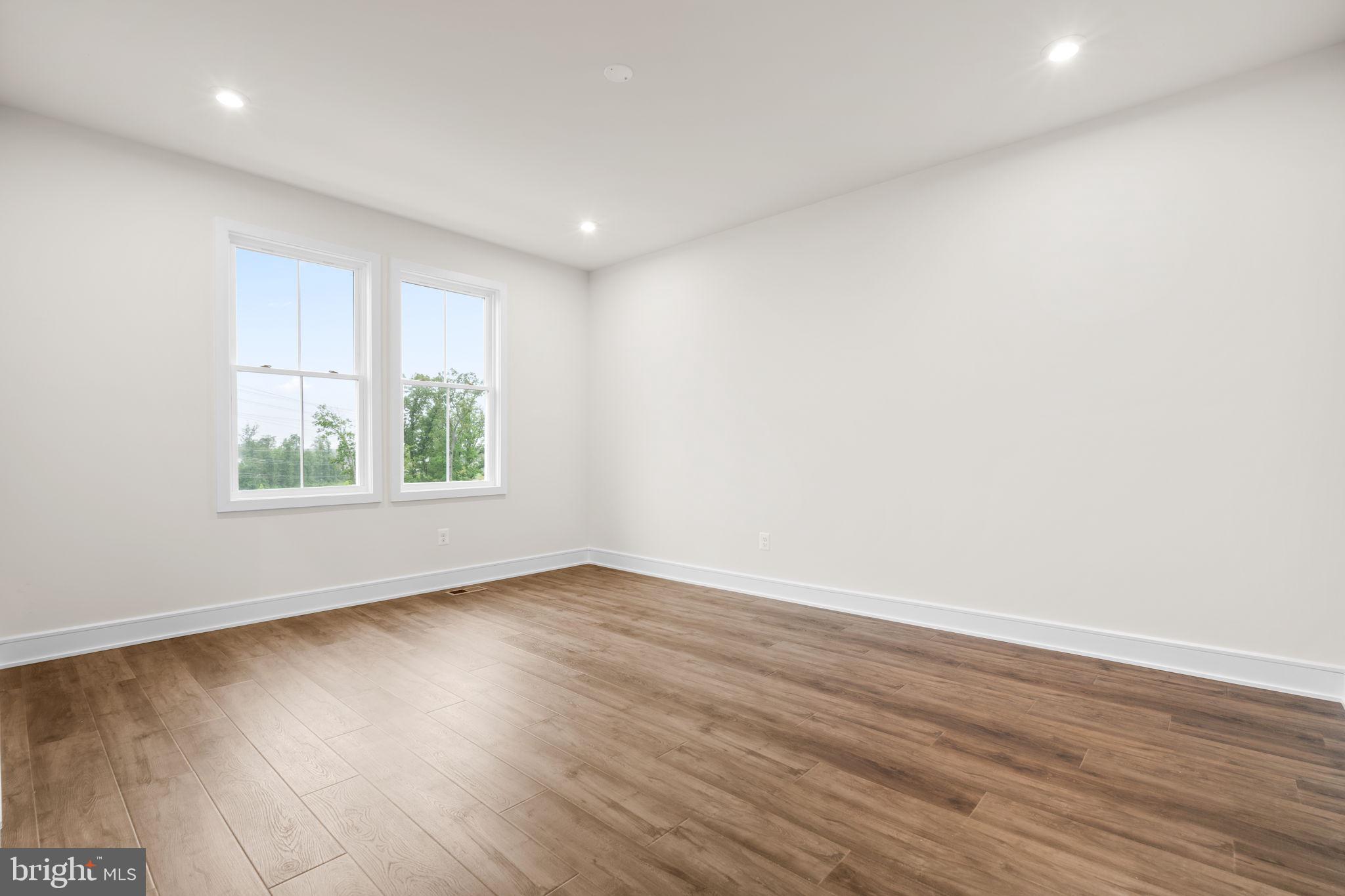 42092 PICASSO SQUARE