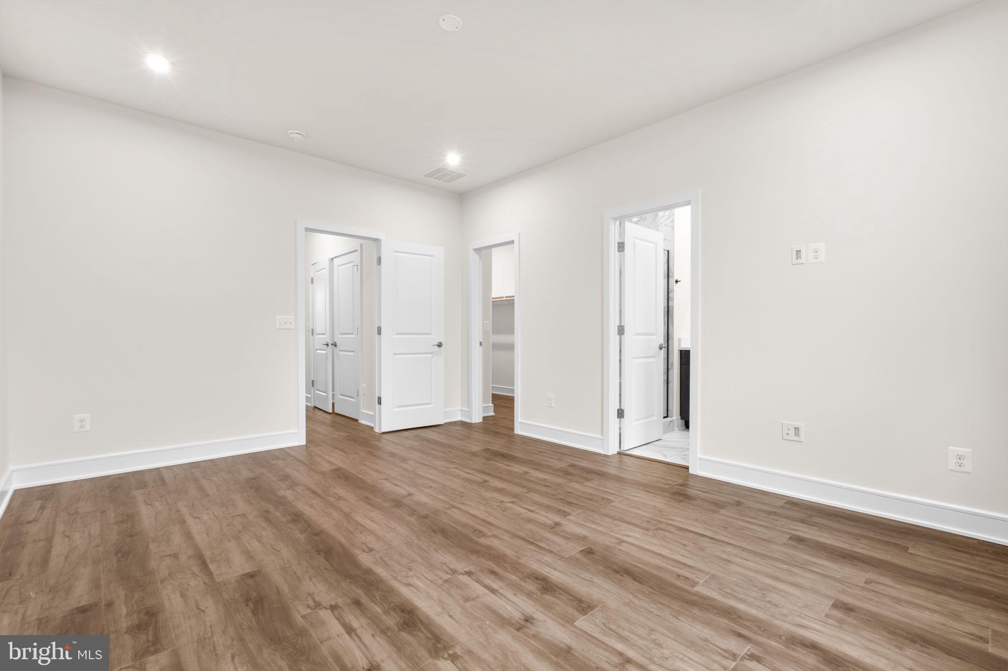 42092 PICASSO SQUARE