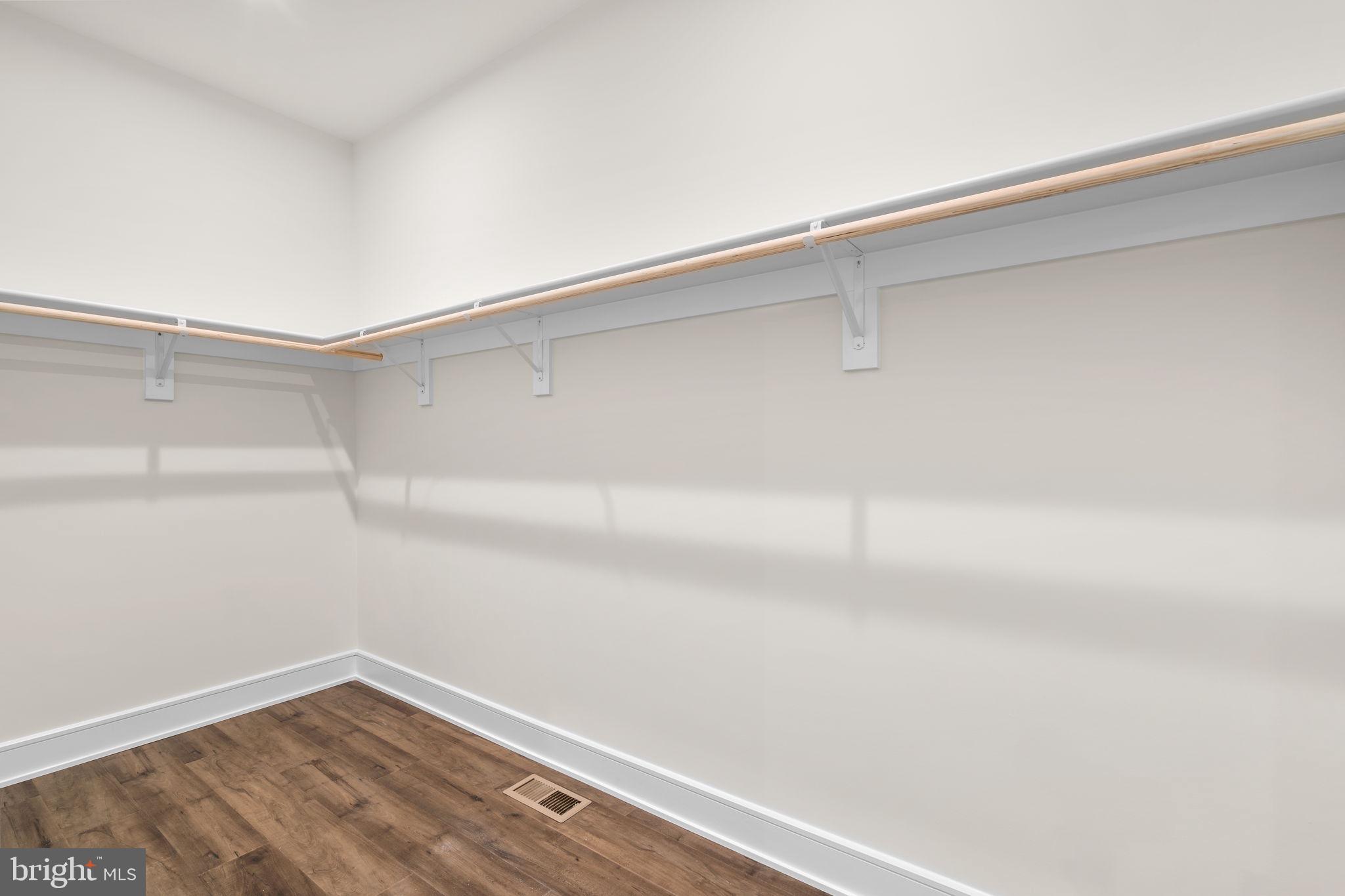 42092 PICASSO SQUARE