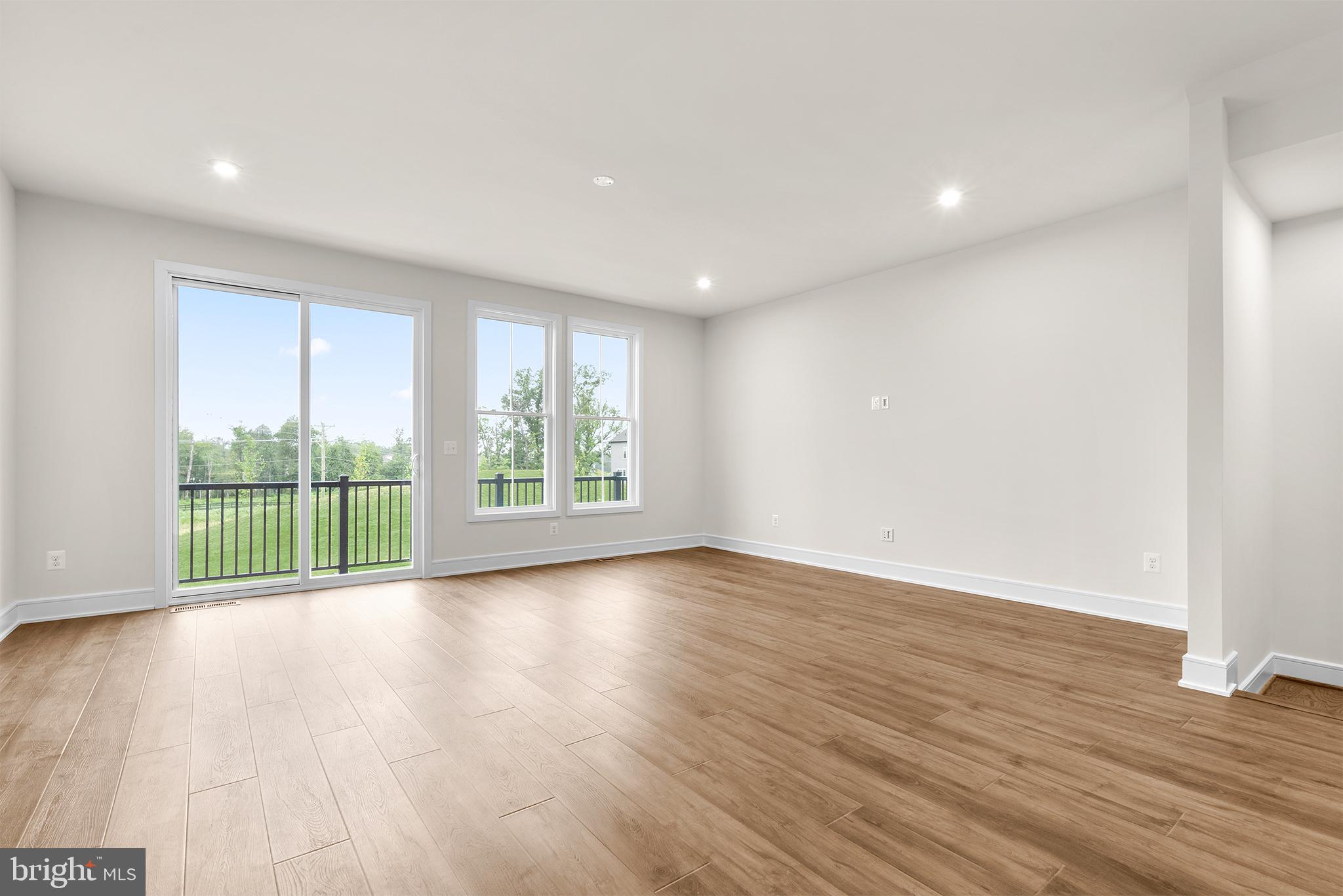 42092 PICASSO SQUARE