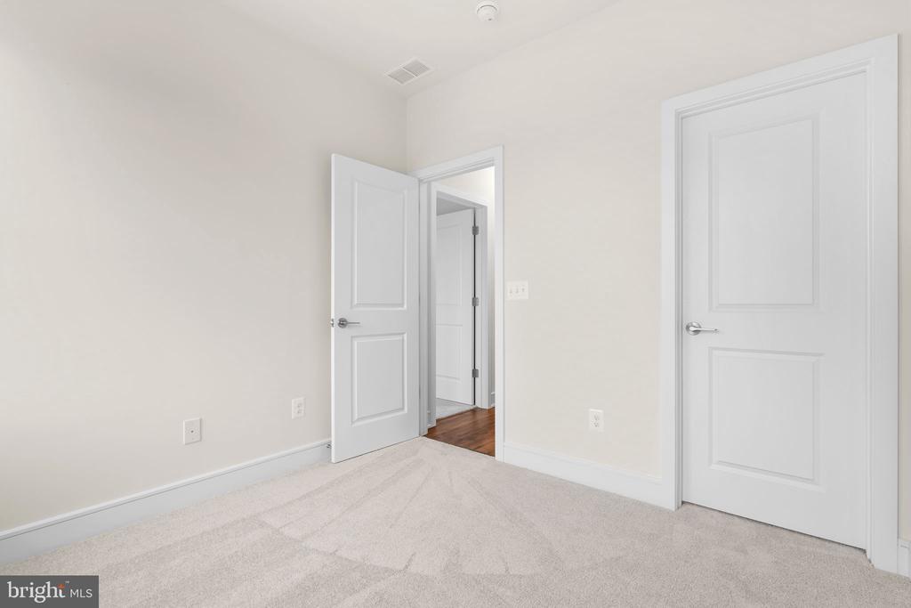 42092 PICASSO SQUARE