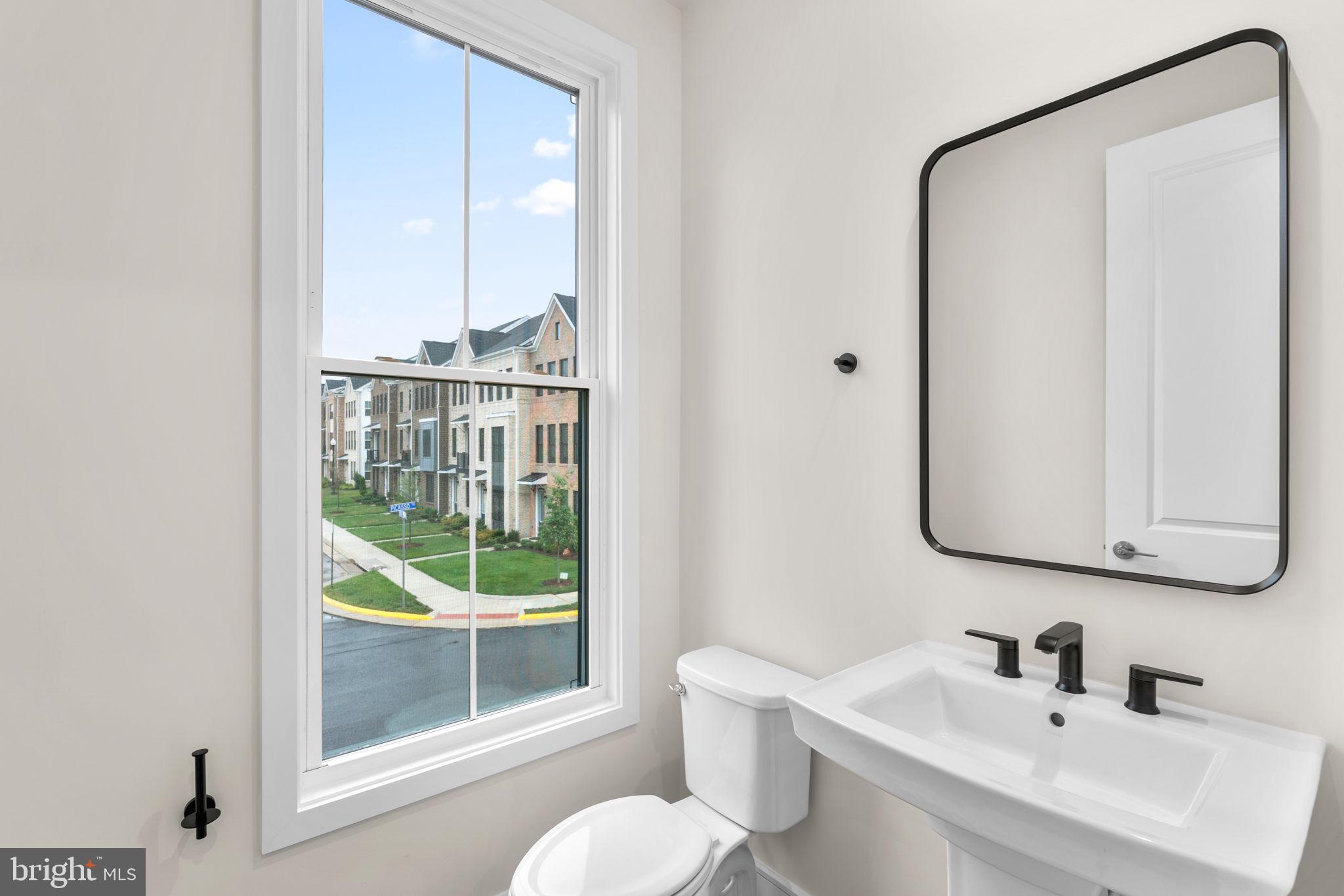 42092 PICASSO SQUARE