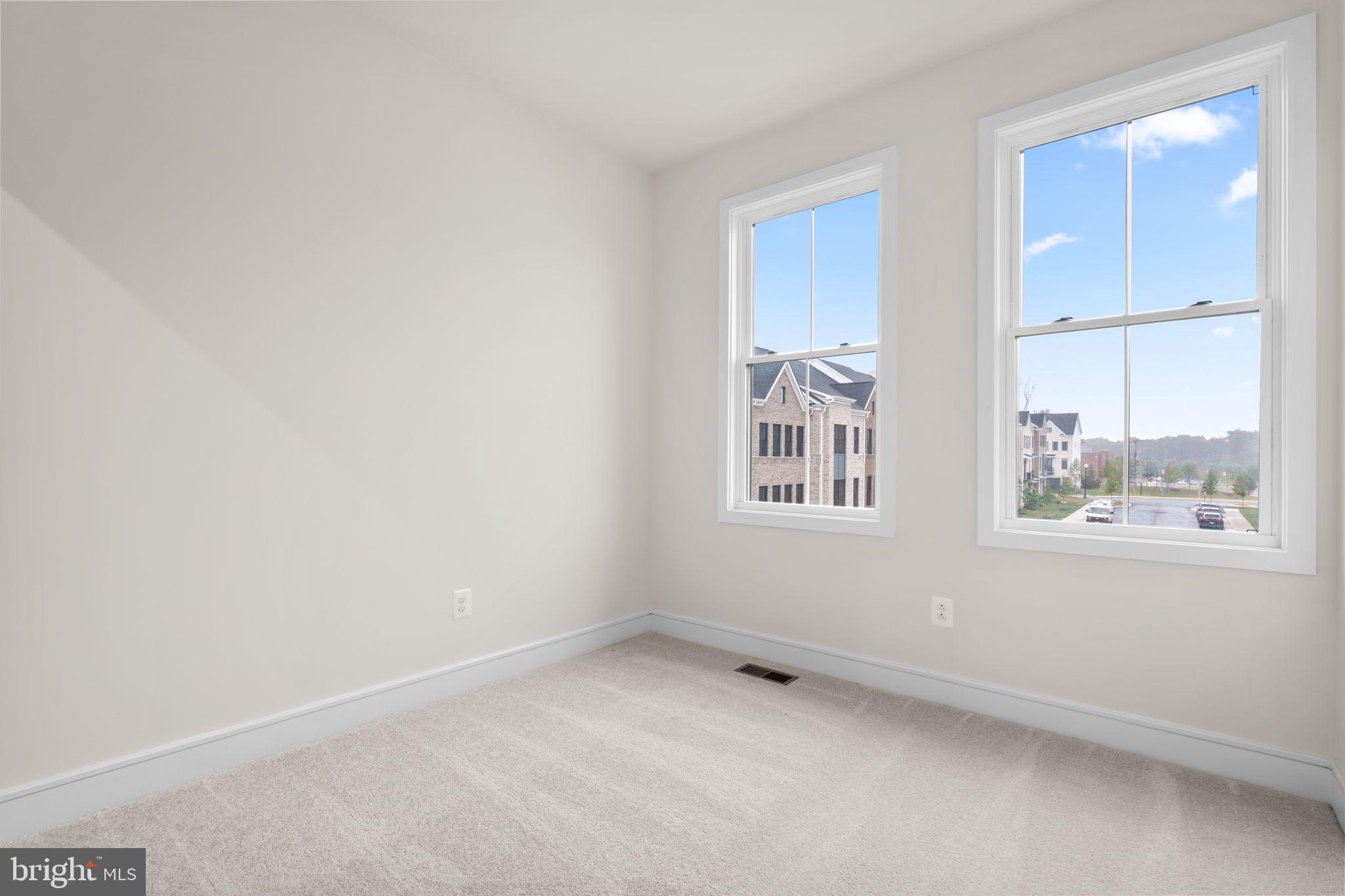 42092 PICASSO SQUARE