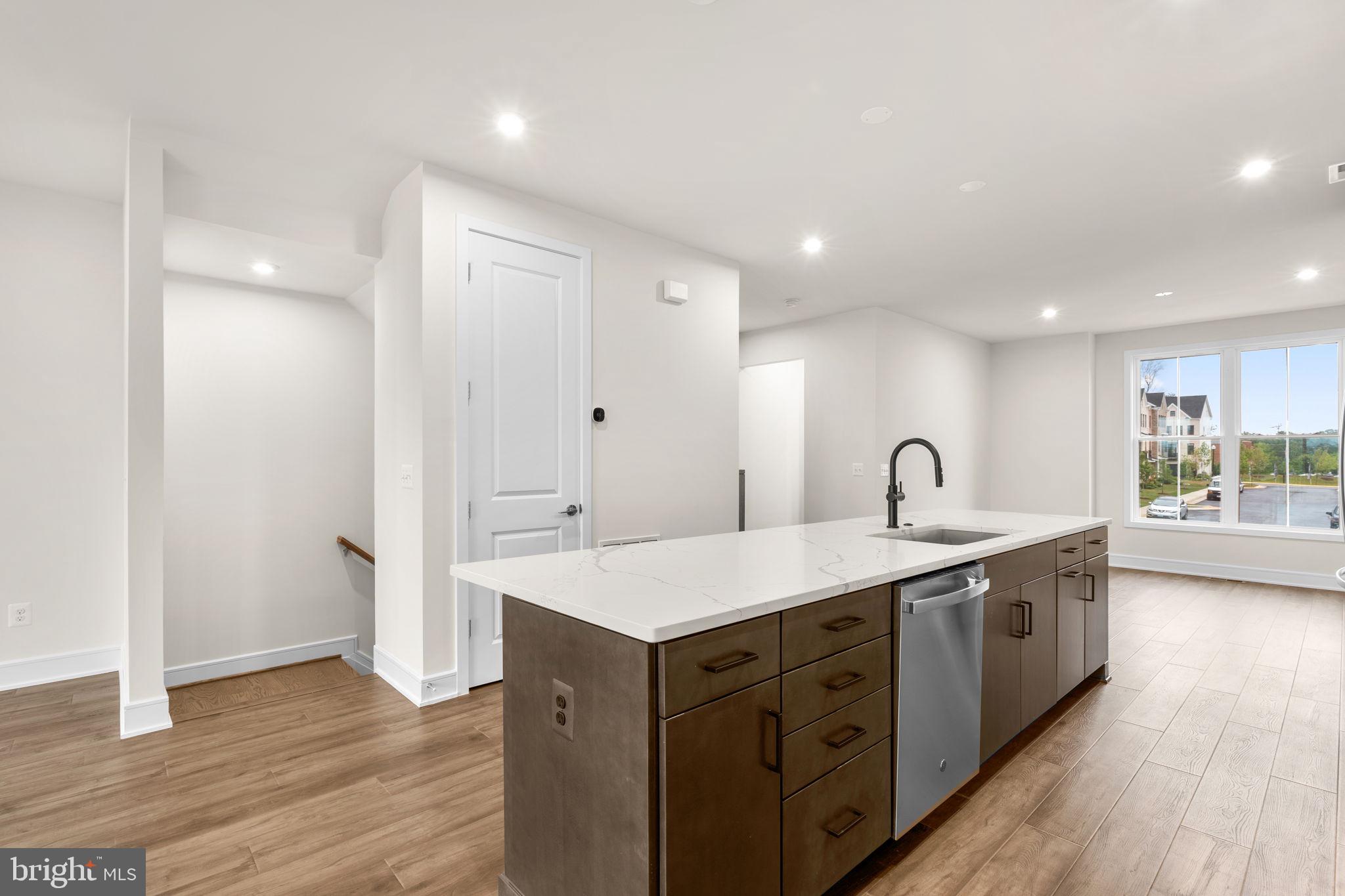 42092 PICASSO SQUARE