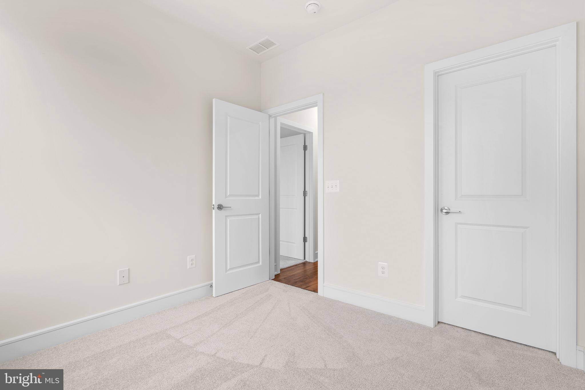 42092 PICASSO SQUARE