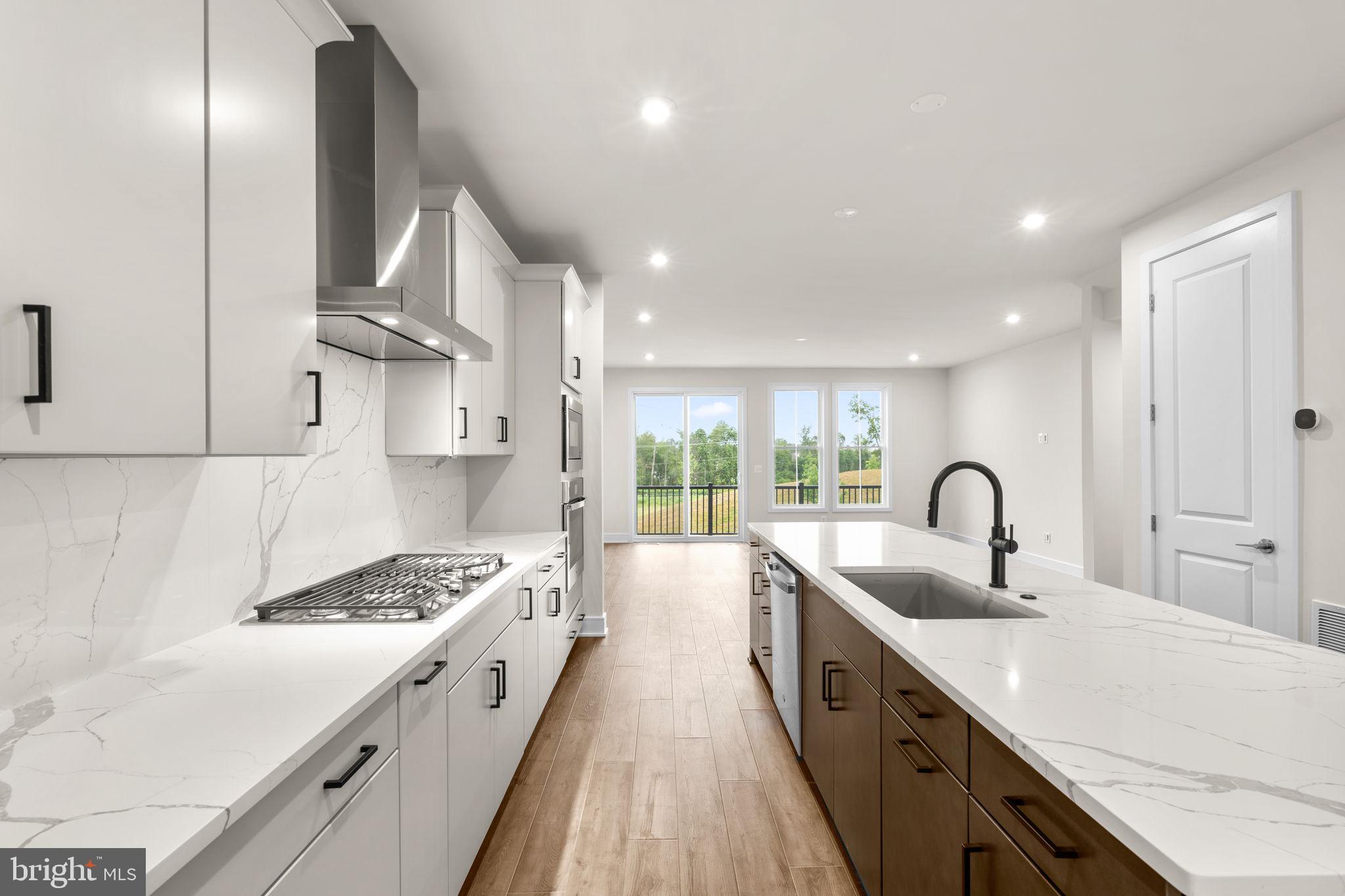 42092 PICASSO SQUARE