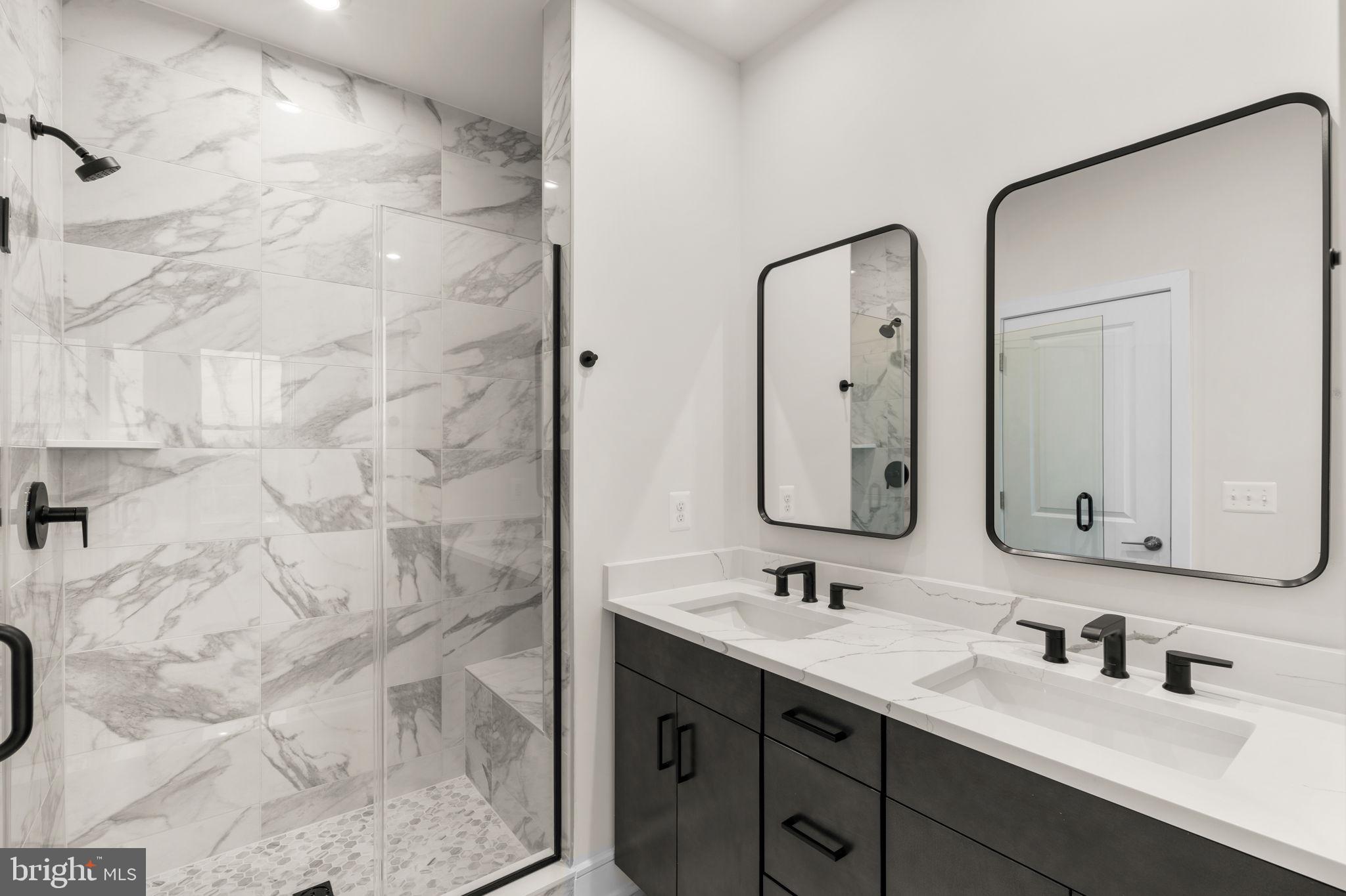 42092 PICASSO SQUARE