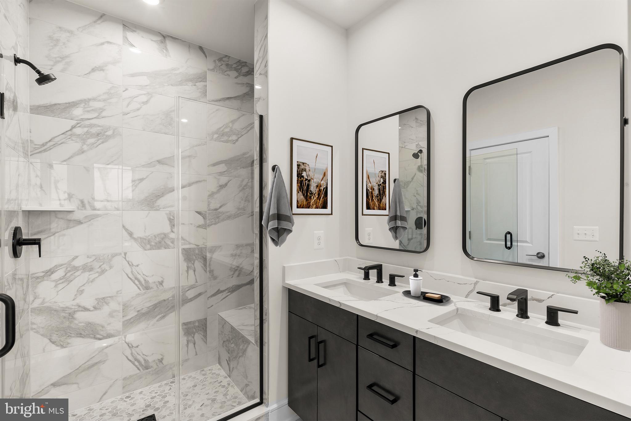 42092 PICASSO SQUARE