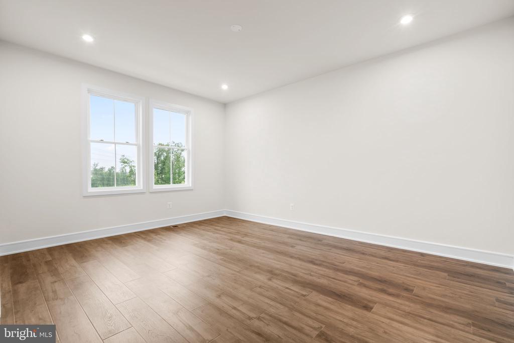 42092 PICASSO SQUARE