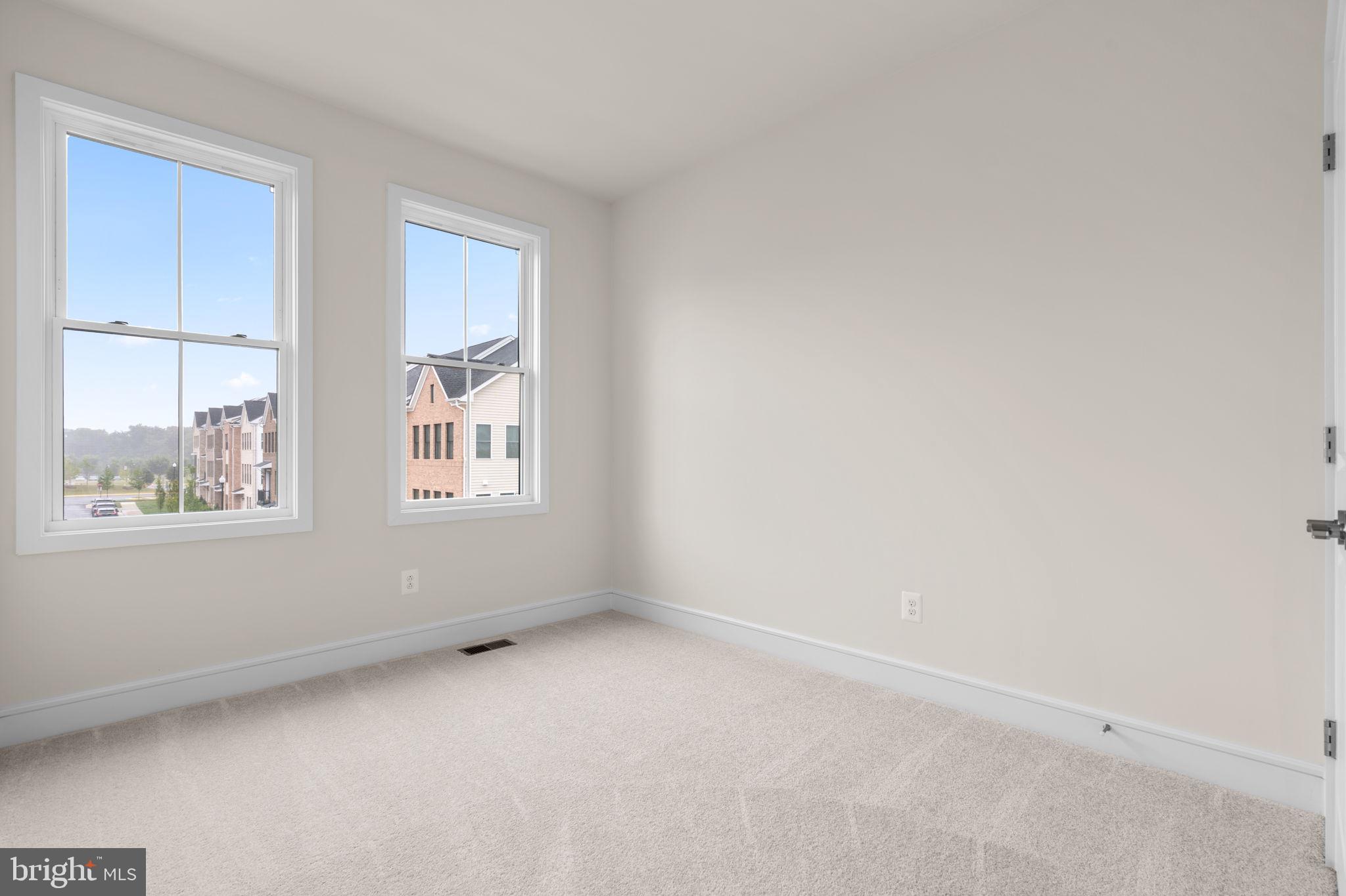 42092 PICASSO SQUARE