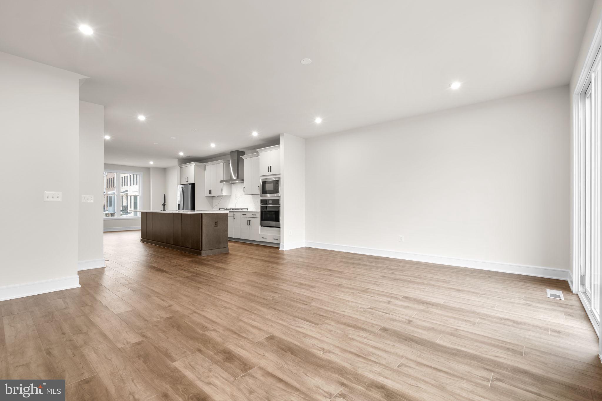 42092 PICASSO SQUARE