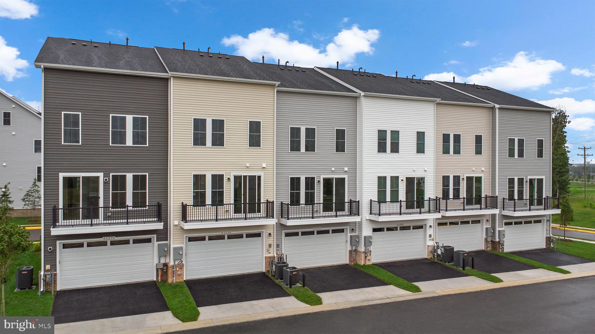 42092 PICASSO SQUARE